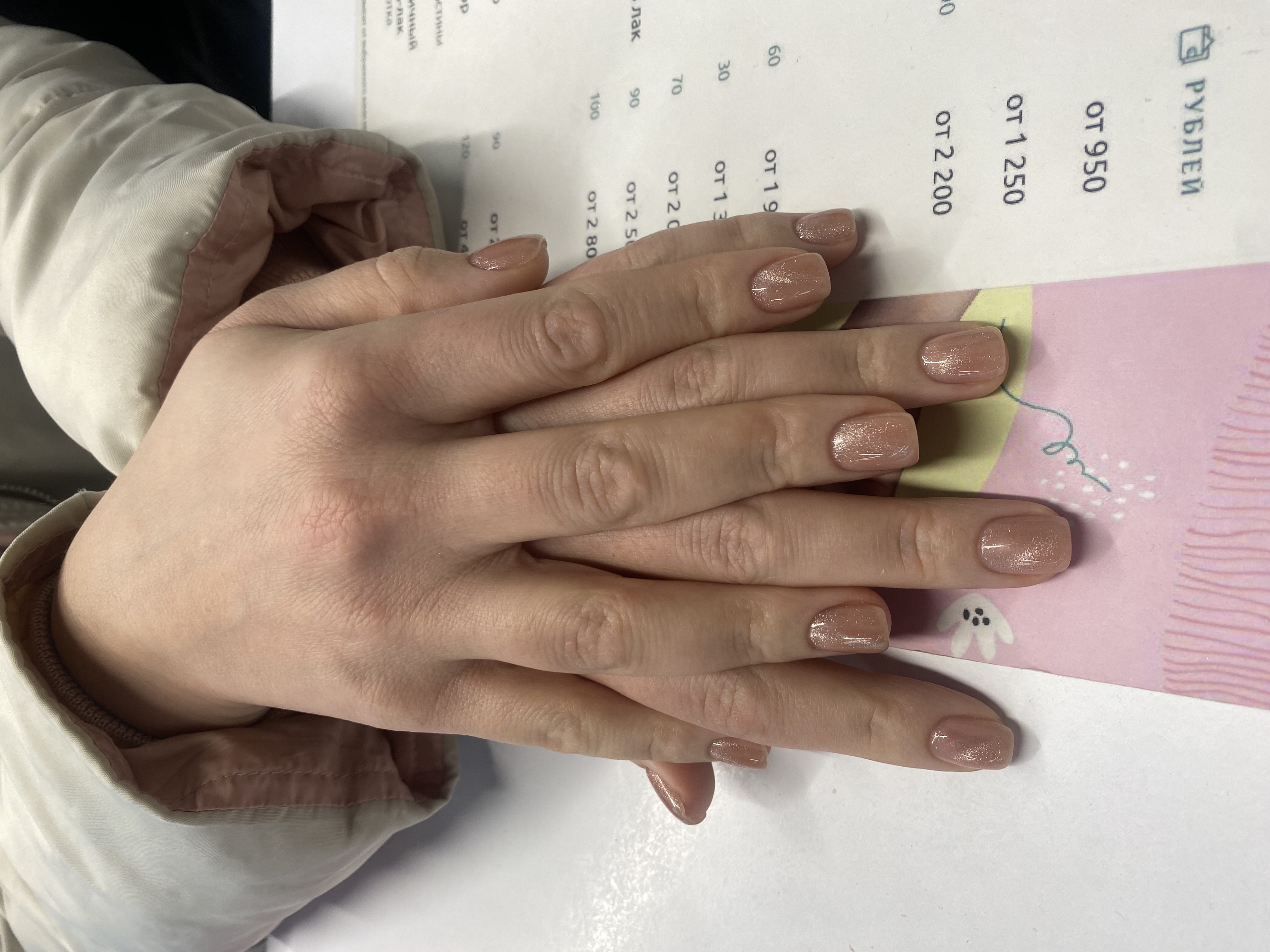 Маникюр, лак с блестками, однотон, бежевый, нежный, на каждый день