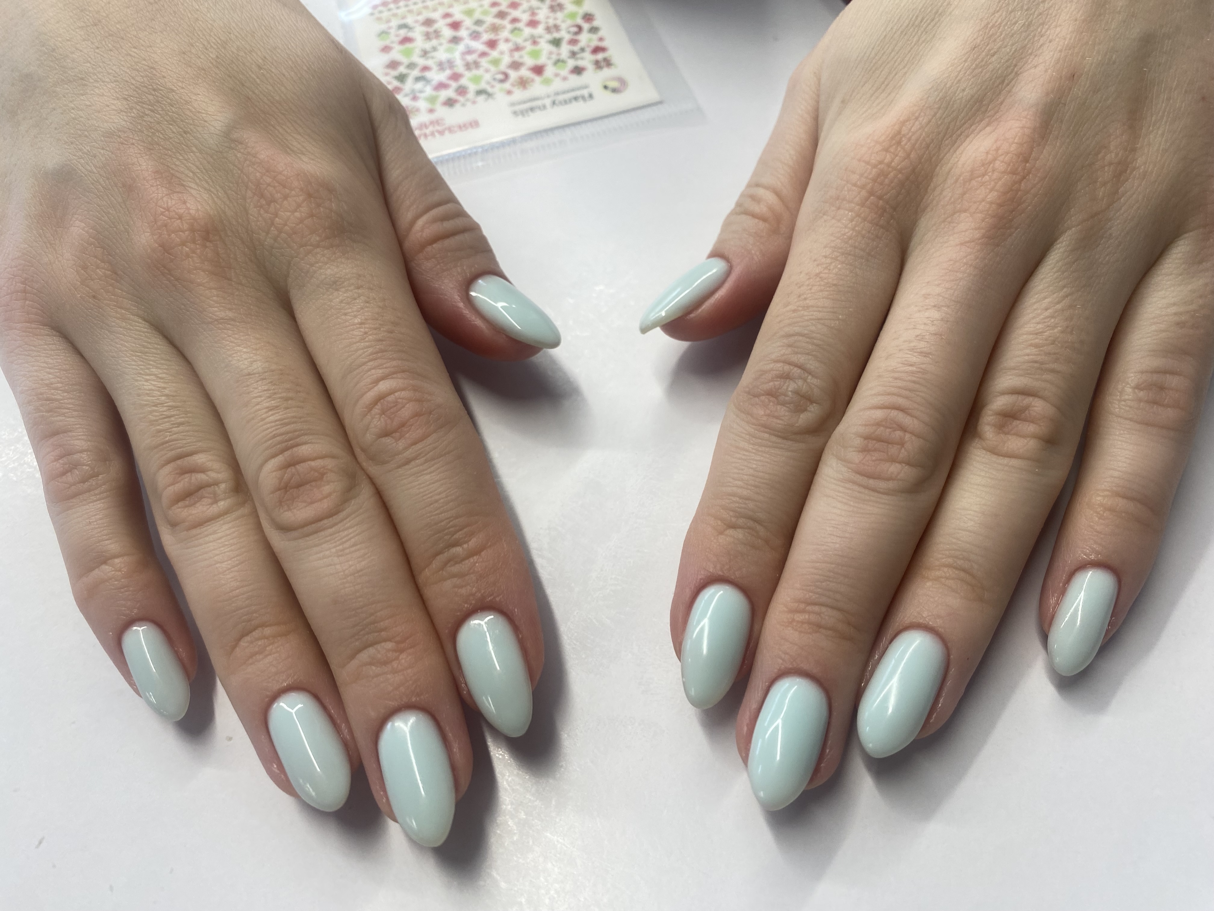 Маникюр, нюд, нежный, однотон, на каждый день, голубой