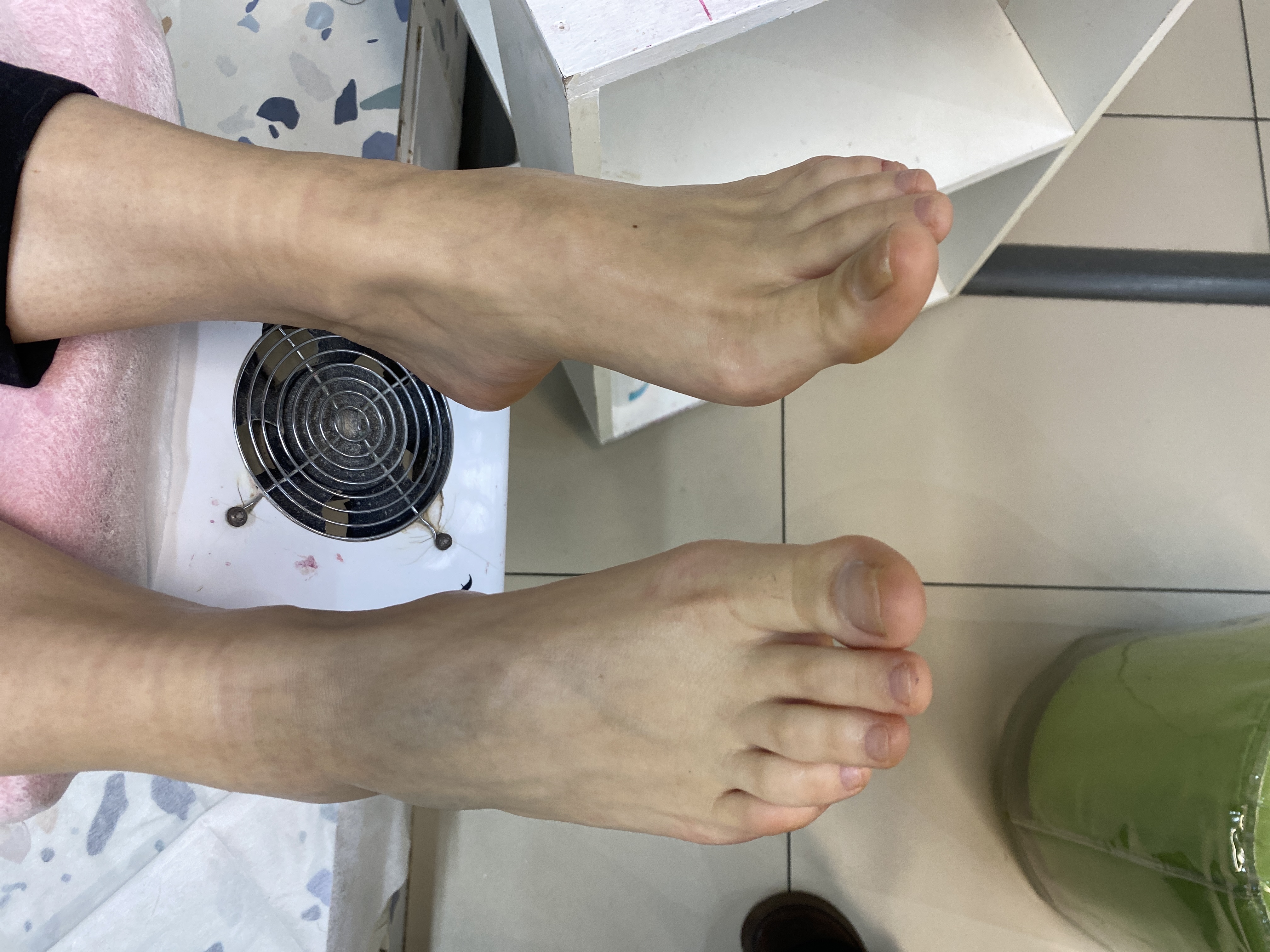 две услуги маникюр-педикюр