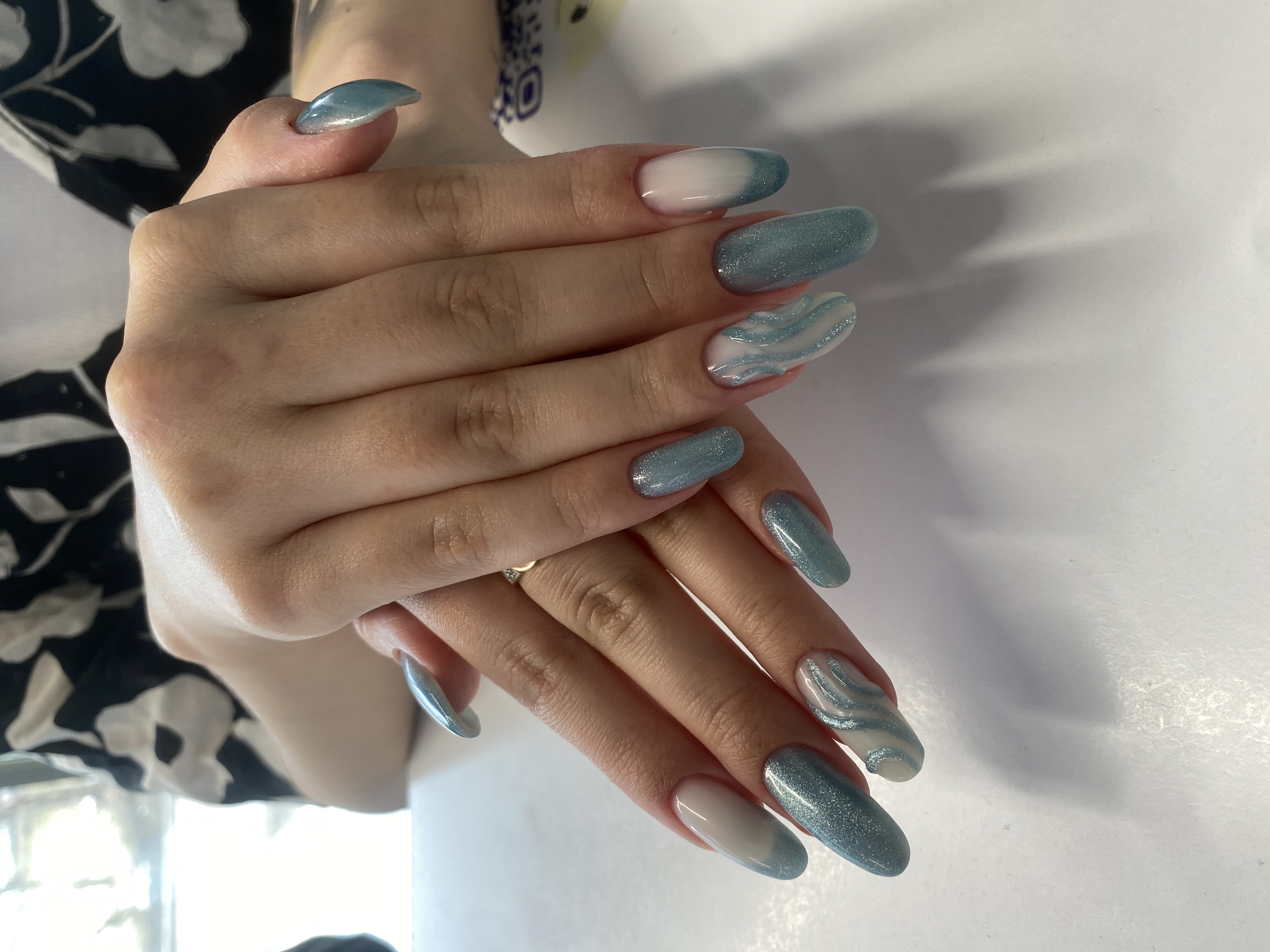 Маникюр, лак с блестками, комбинированный, объемный дизайн, голубой, абстракция, френч, оригинальный