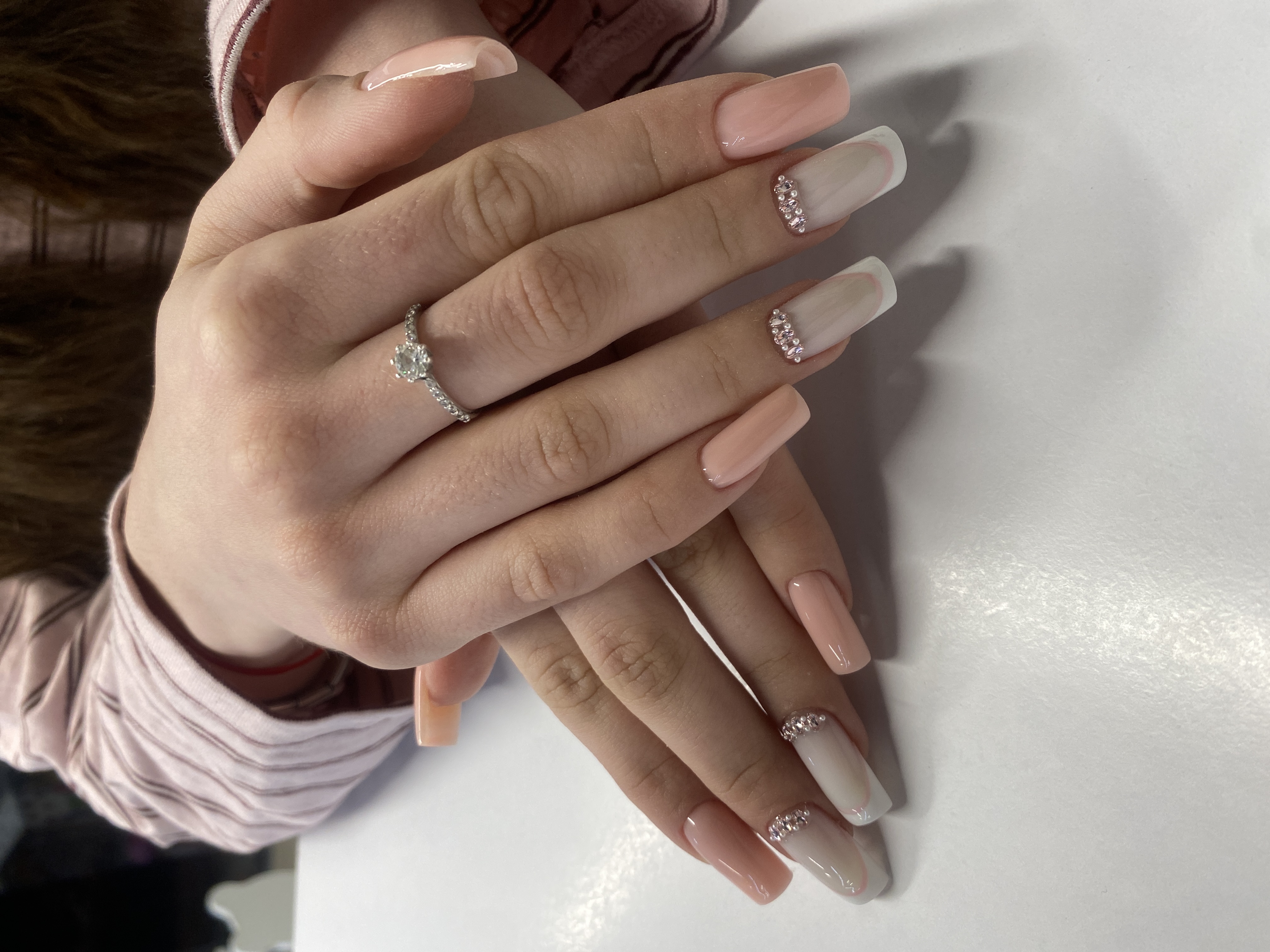 пудровый, Маникюр, комбинированный, дизайн, френч классический, лунки, стразы, Нежная абстракция, праздничный, свадебный