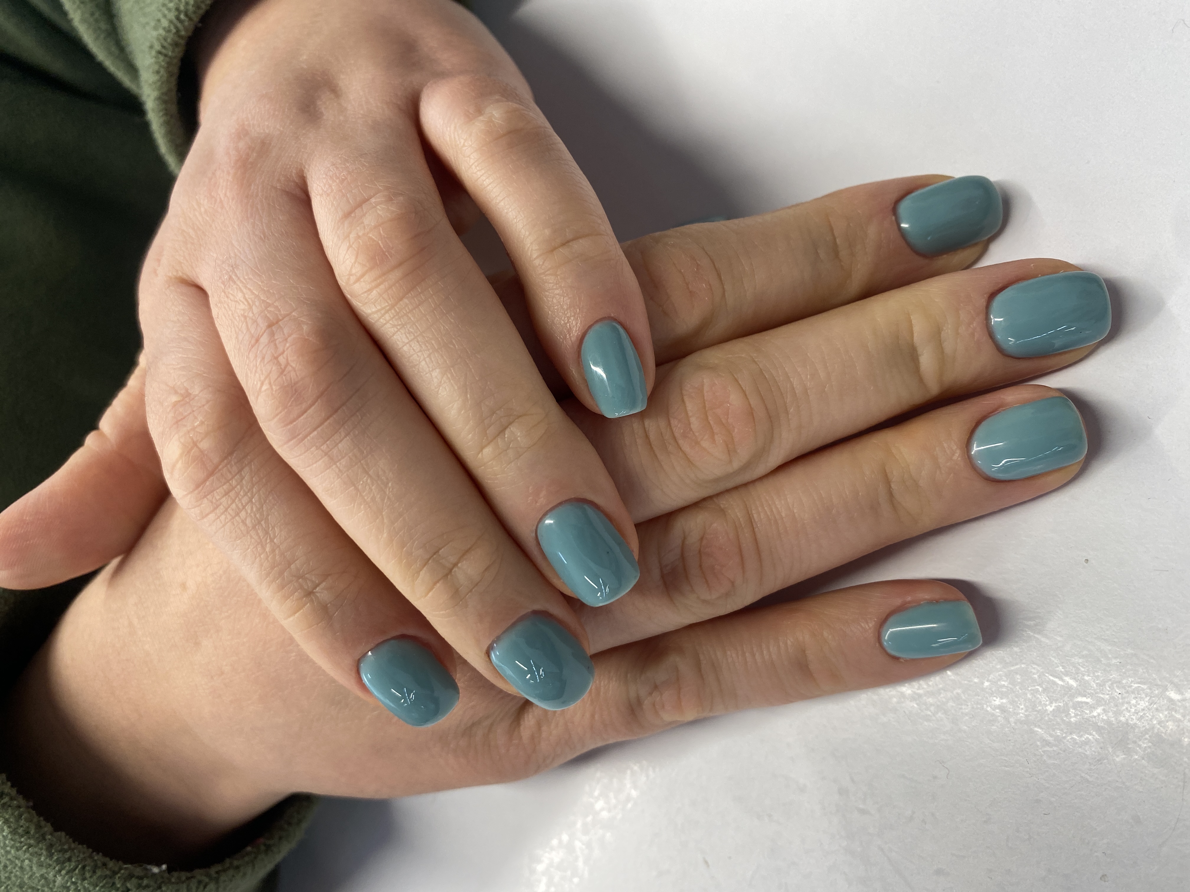 две услуги маникюр-педикюр