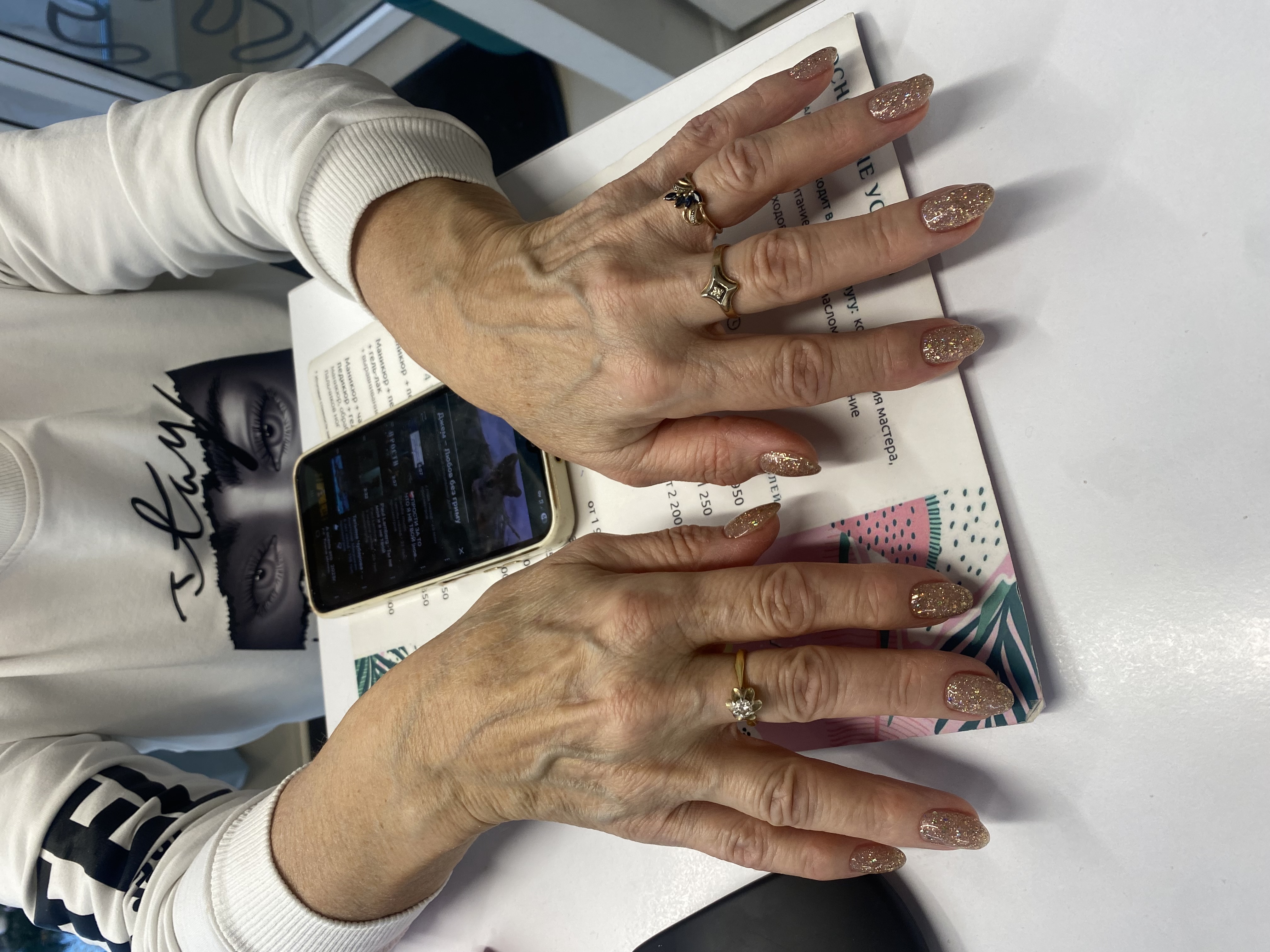 лак с блестками, Маникюр, на каждый день, однотон, бежевый, нежный