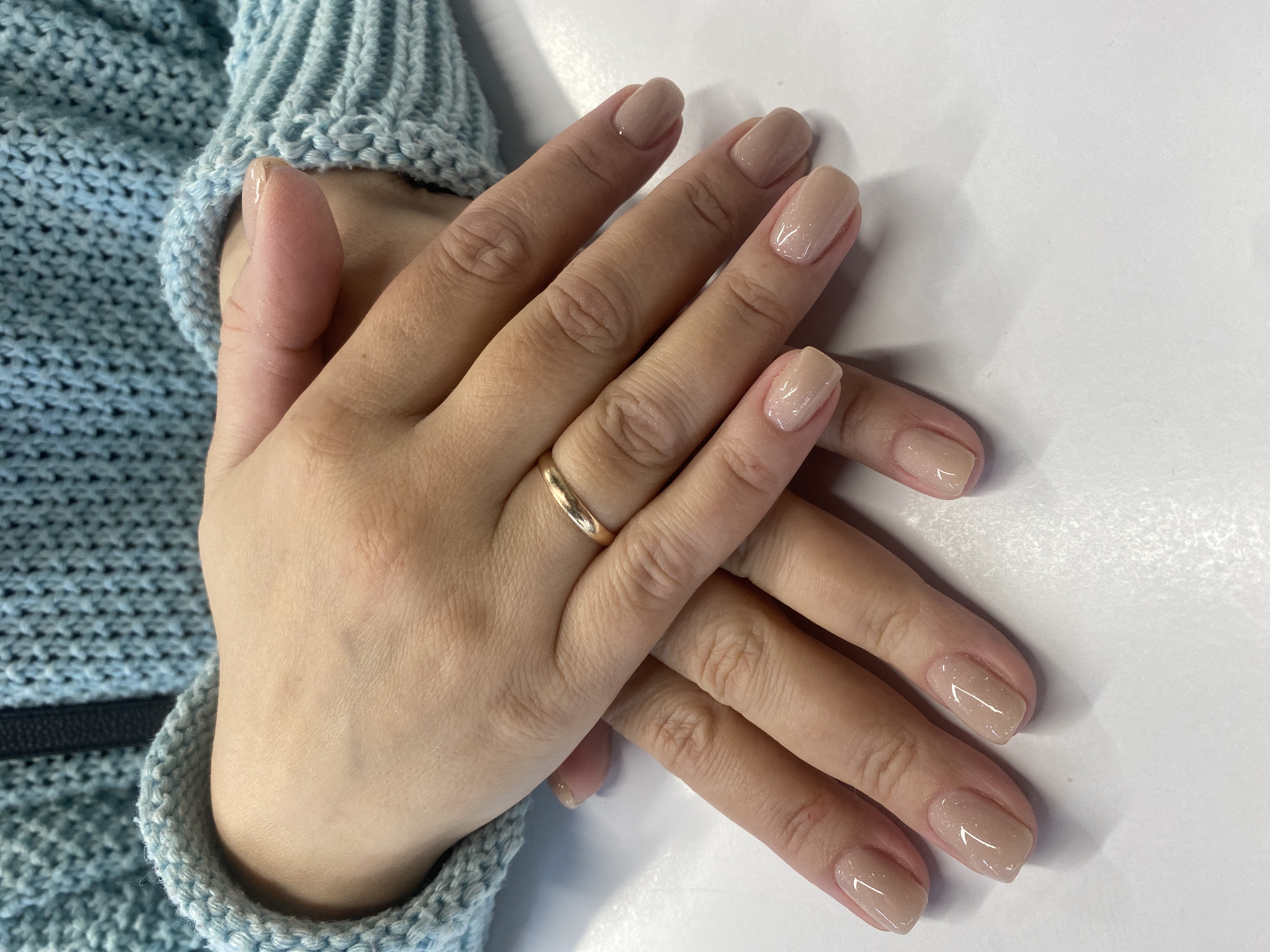 лак с блестками, однотон, нежный, Маникюр, натуральный, на каждый день