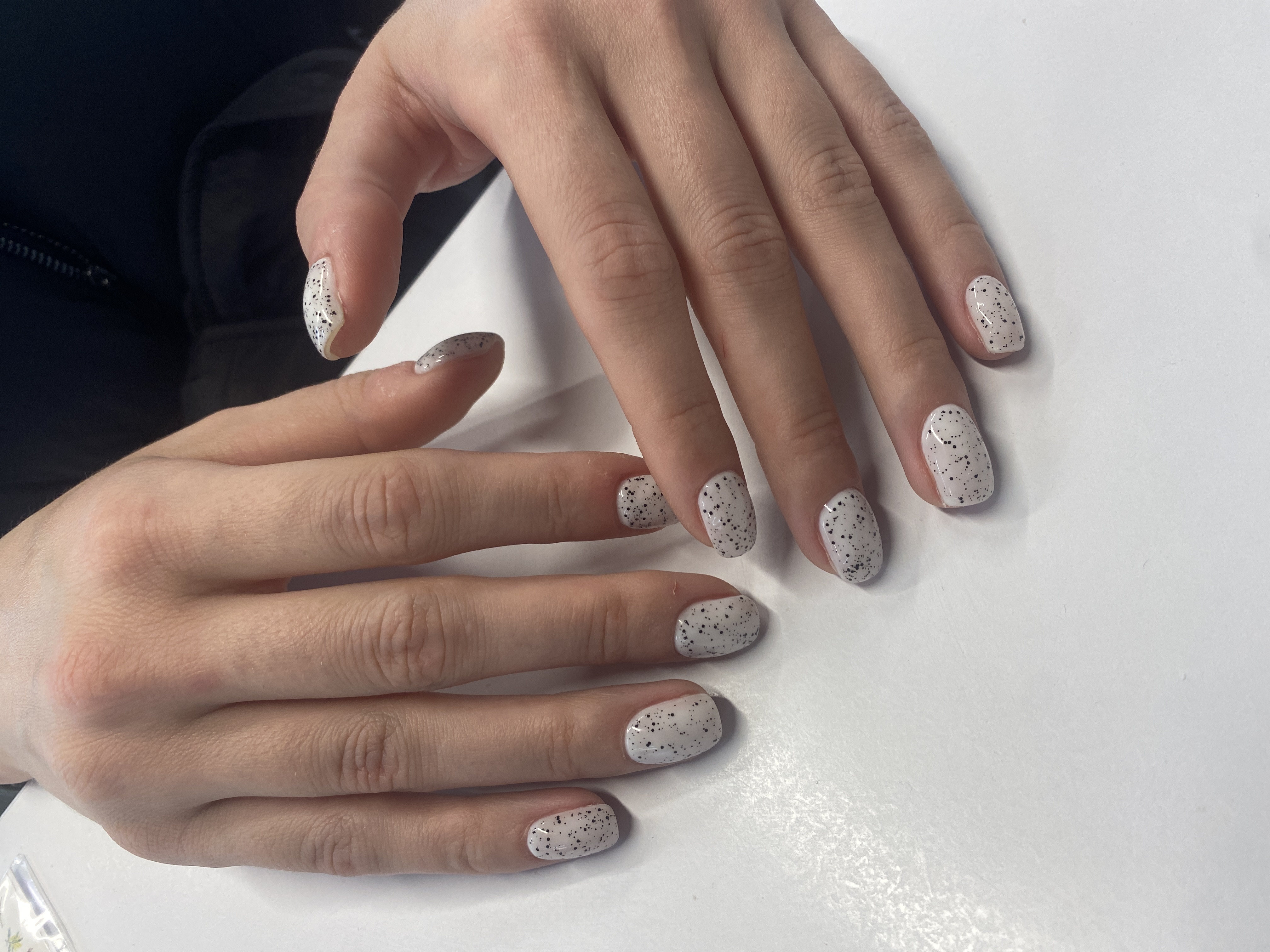 топ в крапинку, Маникюр, на каждый день, молочный, однотон