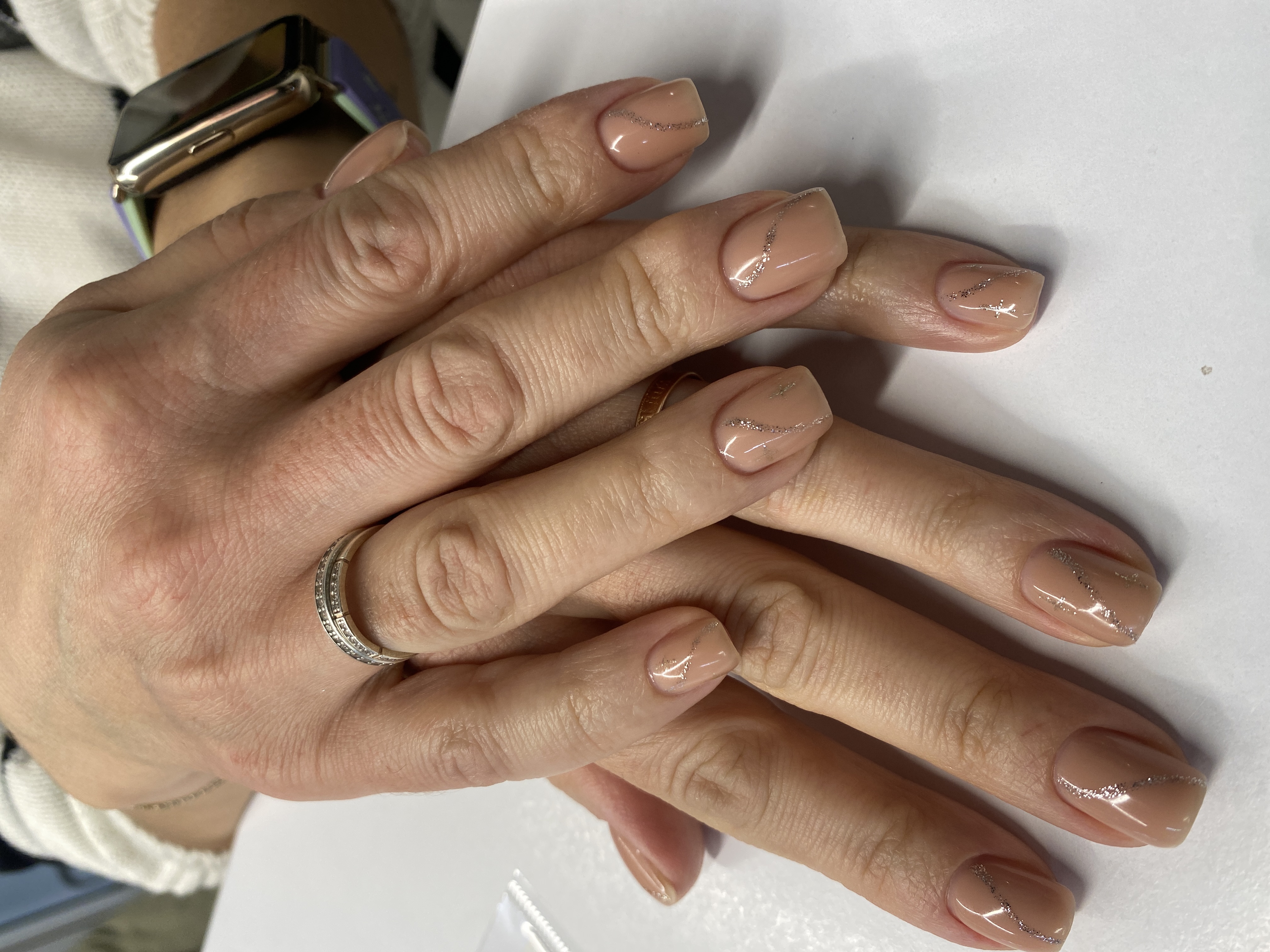 дизайн, Маникюр, блестки, линии, бежевый, минимализм, абстракция, на каждый день, нюд