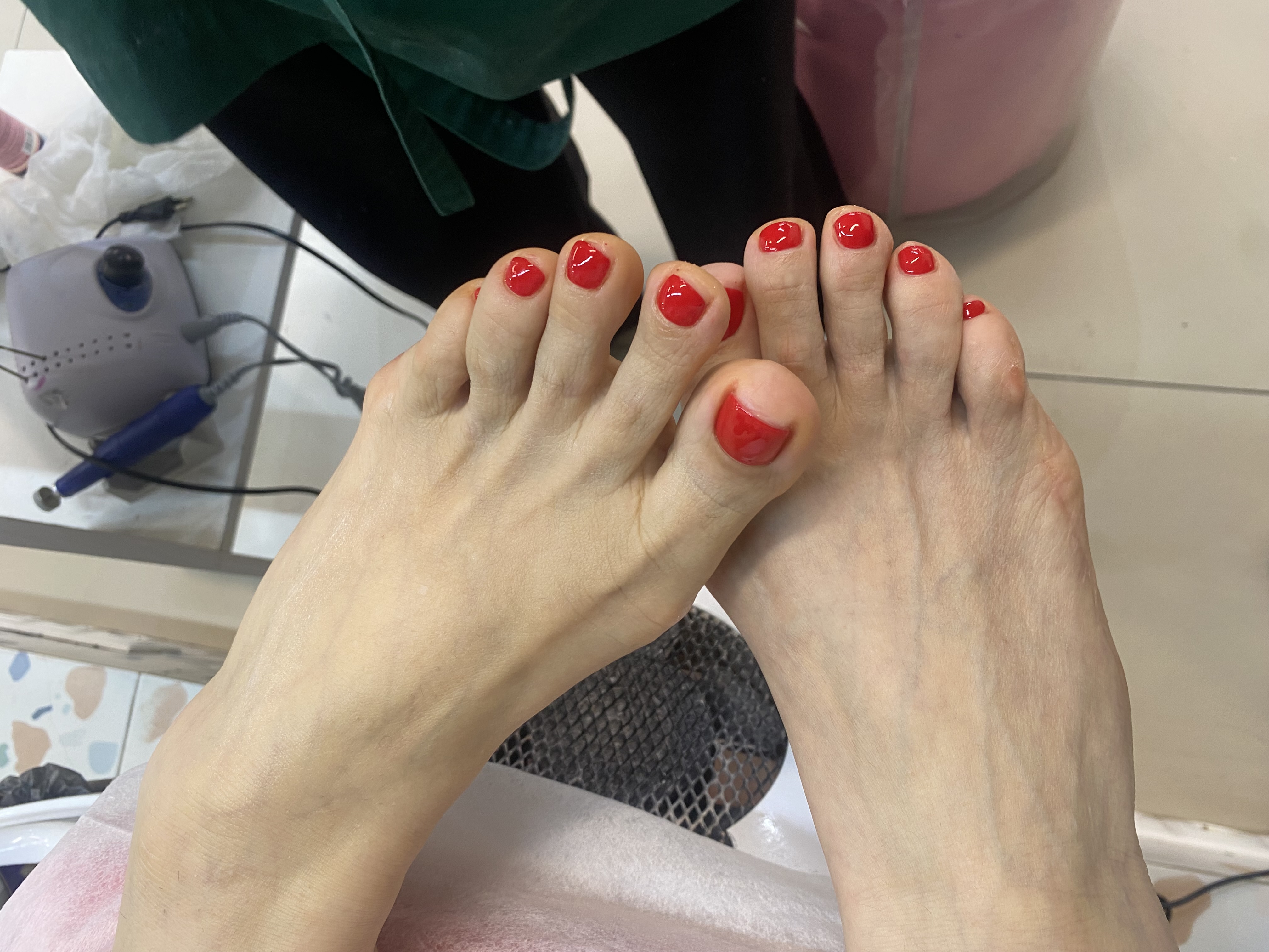 Педикюр, однотон, красный, на каждый день