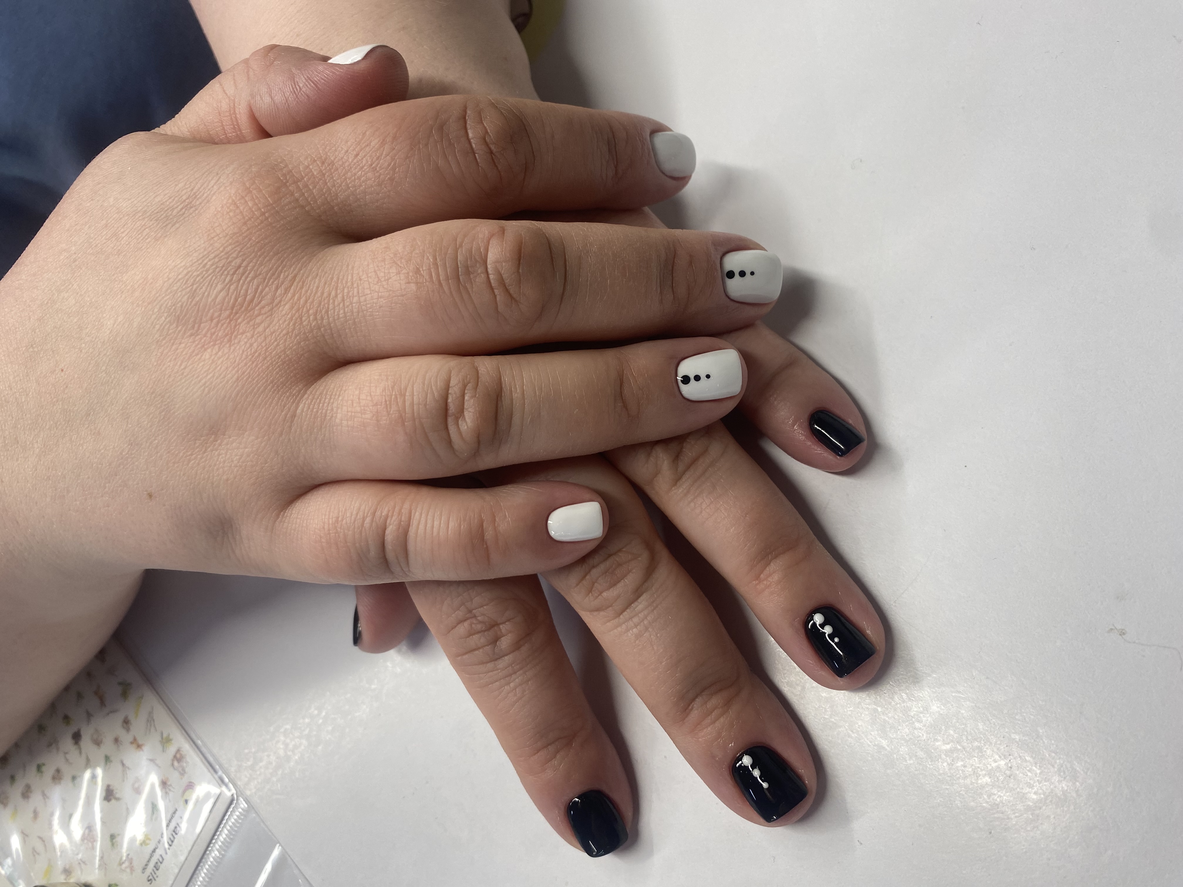 Маникюр, комбинированный, черный, дизайн, точки, минимализм, на каждый день