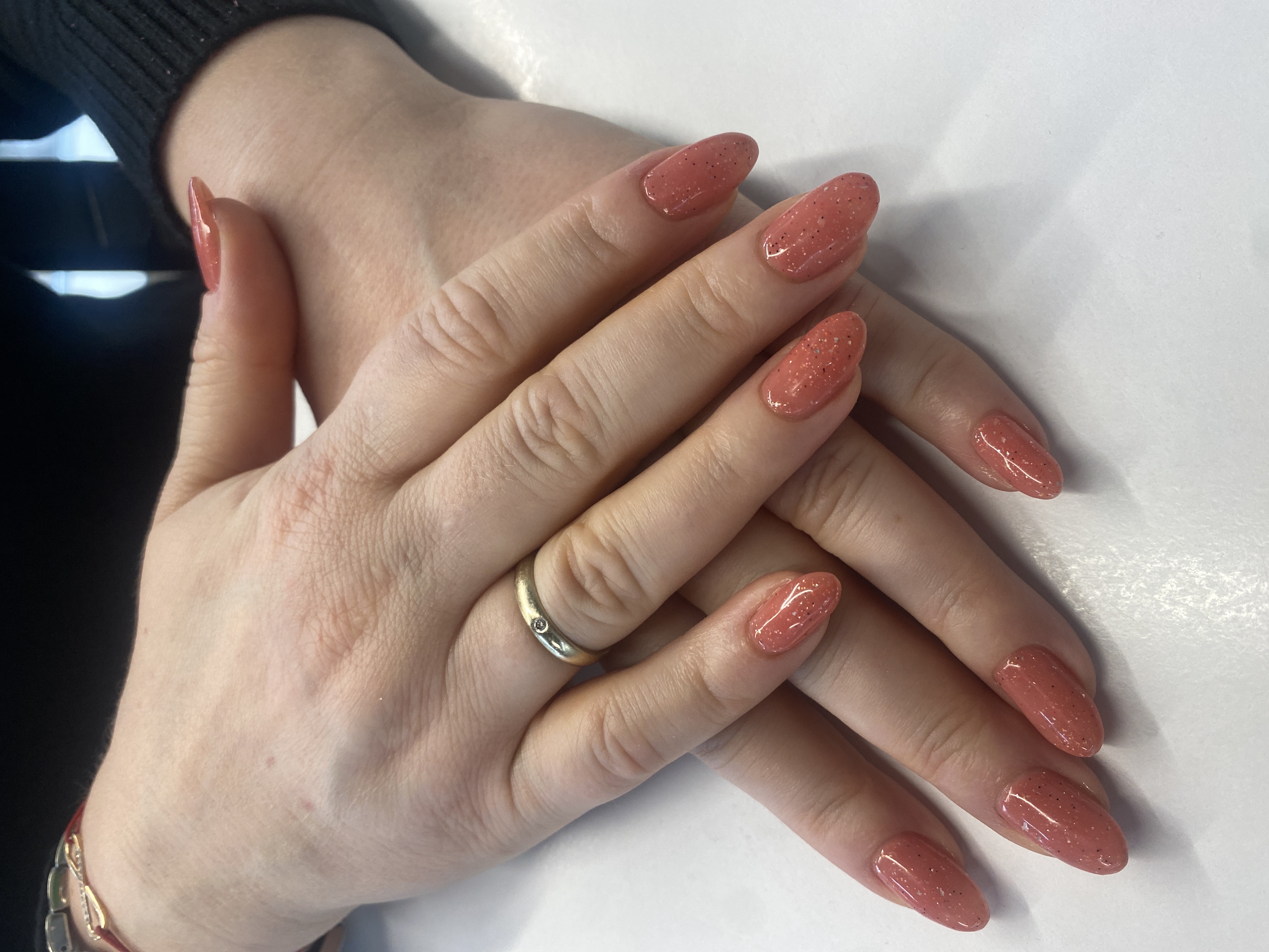 Маникюр, однотон, топ в крапинку, бежевый, на каждый день