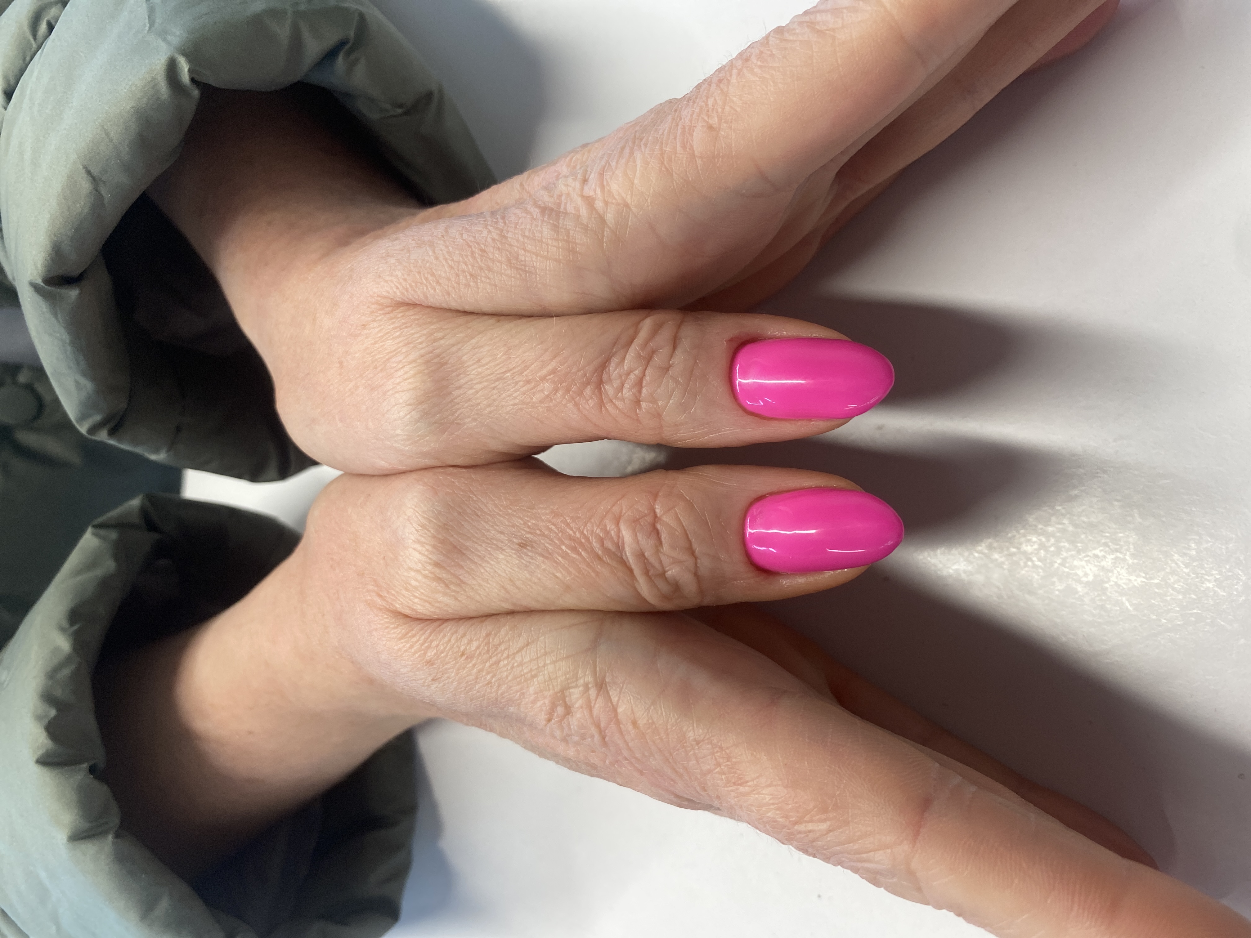 Маникюр, однотон, фуксия, на каждый день