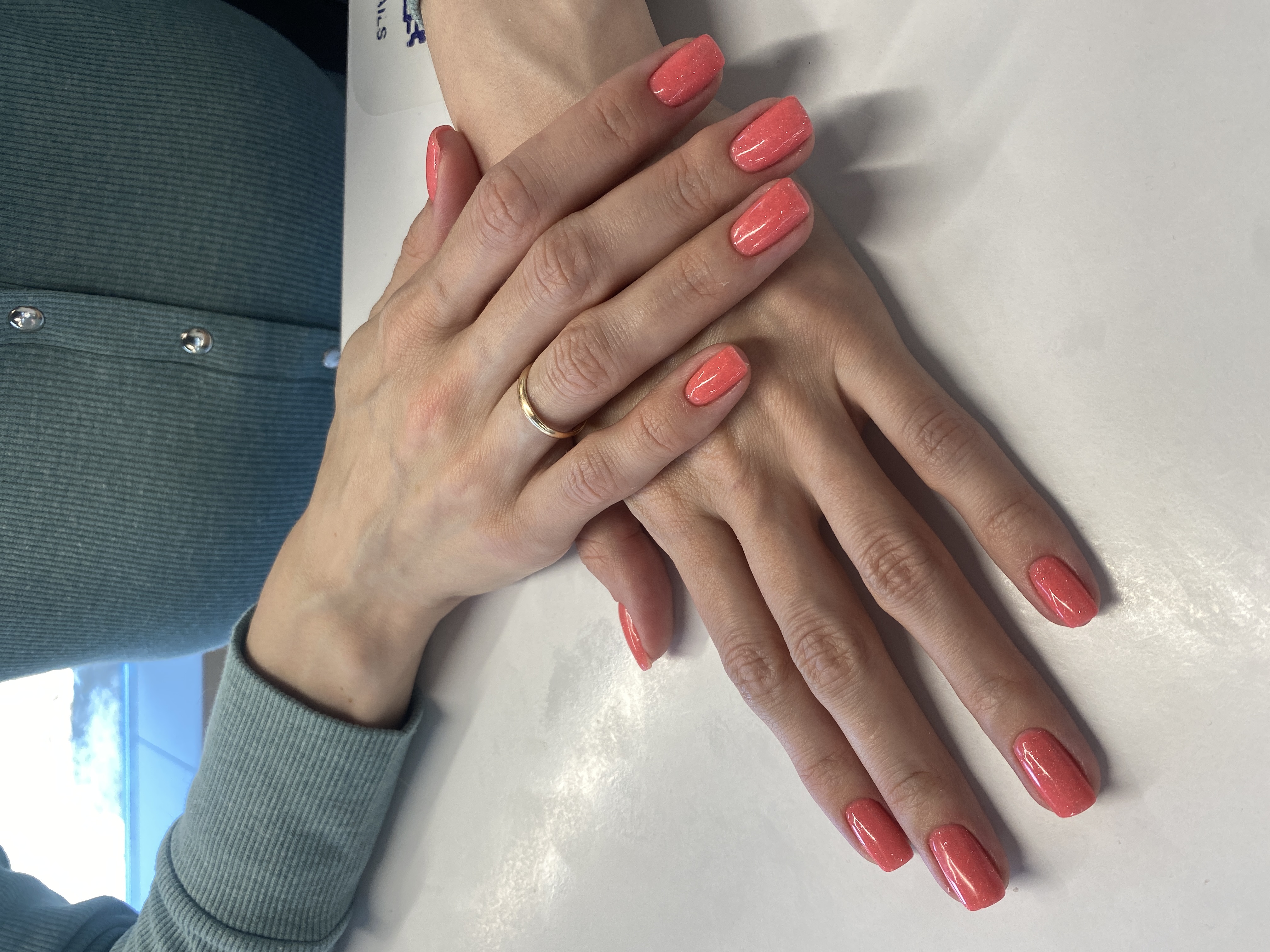 Маникюр, лак с блестками, однотон, на каждый день, кремовый, нежный