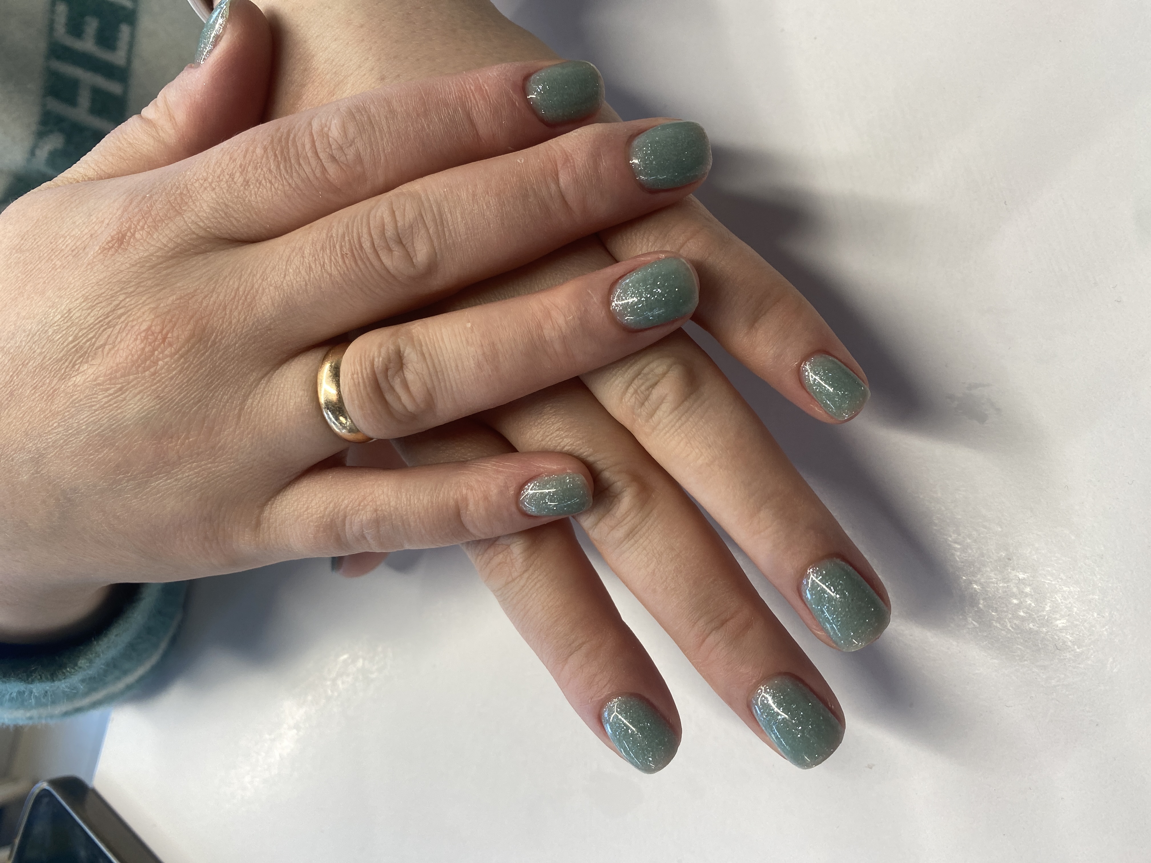 Маникюр, однотон, лак с блестками, бирюзовый, на каждый день