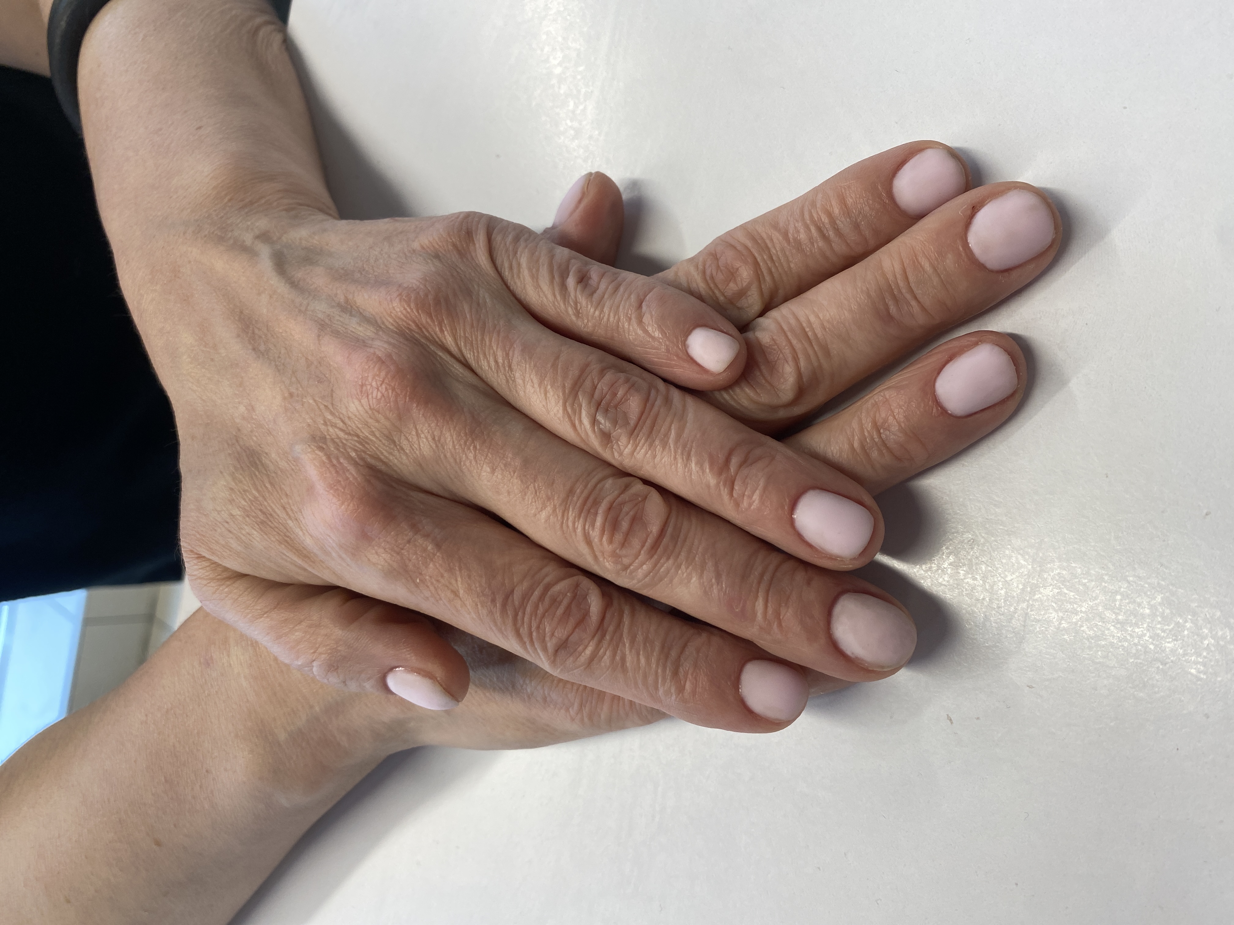 Маникюр, однотон, молочный, на каждый день