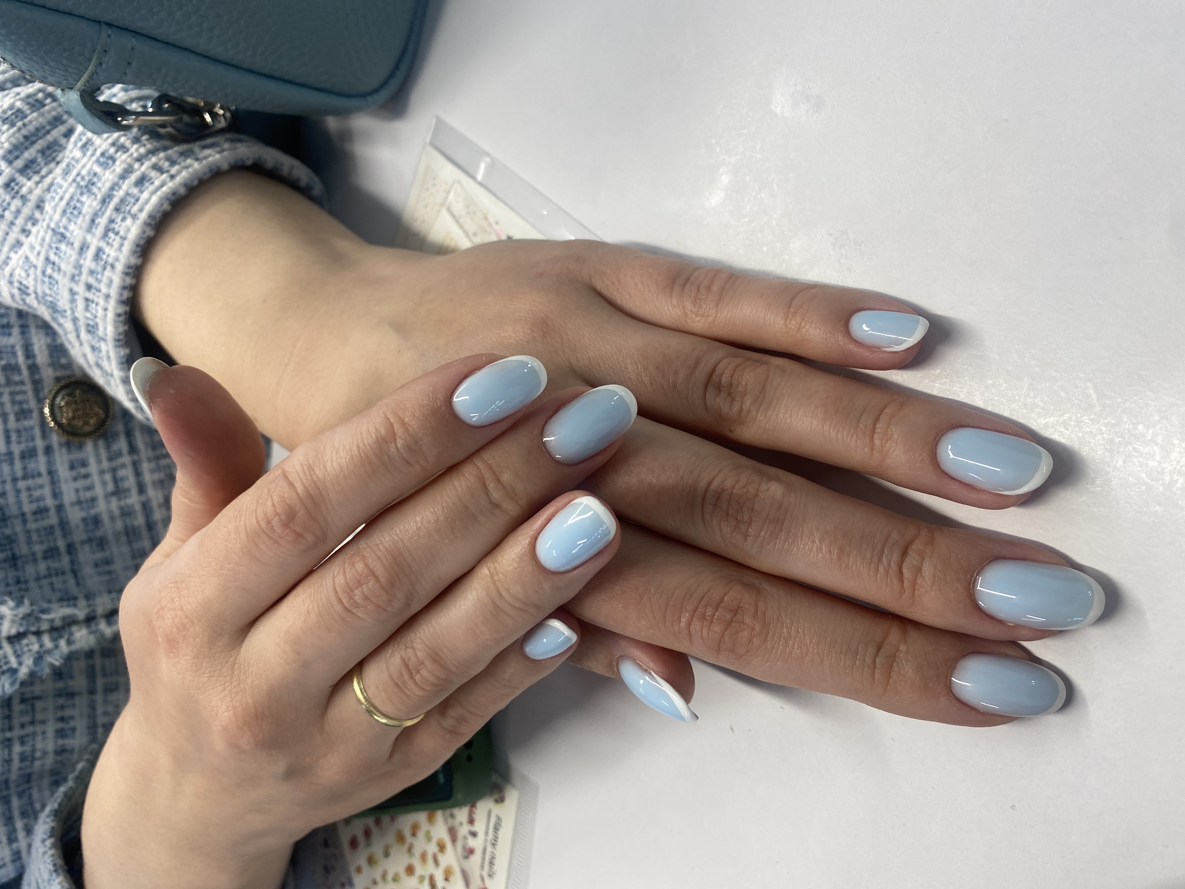 Маникюр, голубой, нюд, однотон, на каждый день, френч, нежный