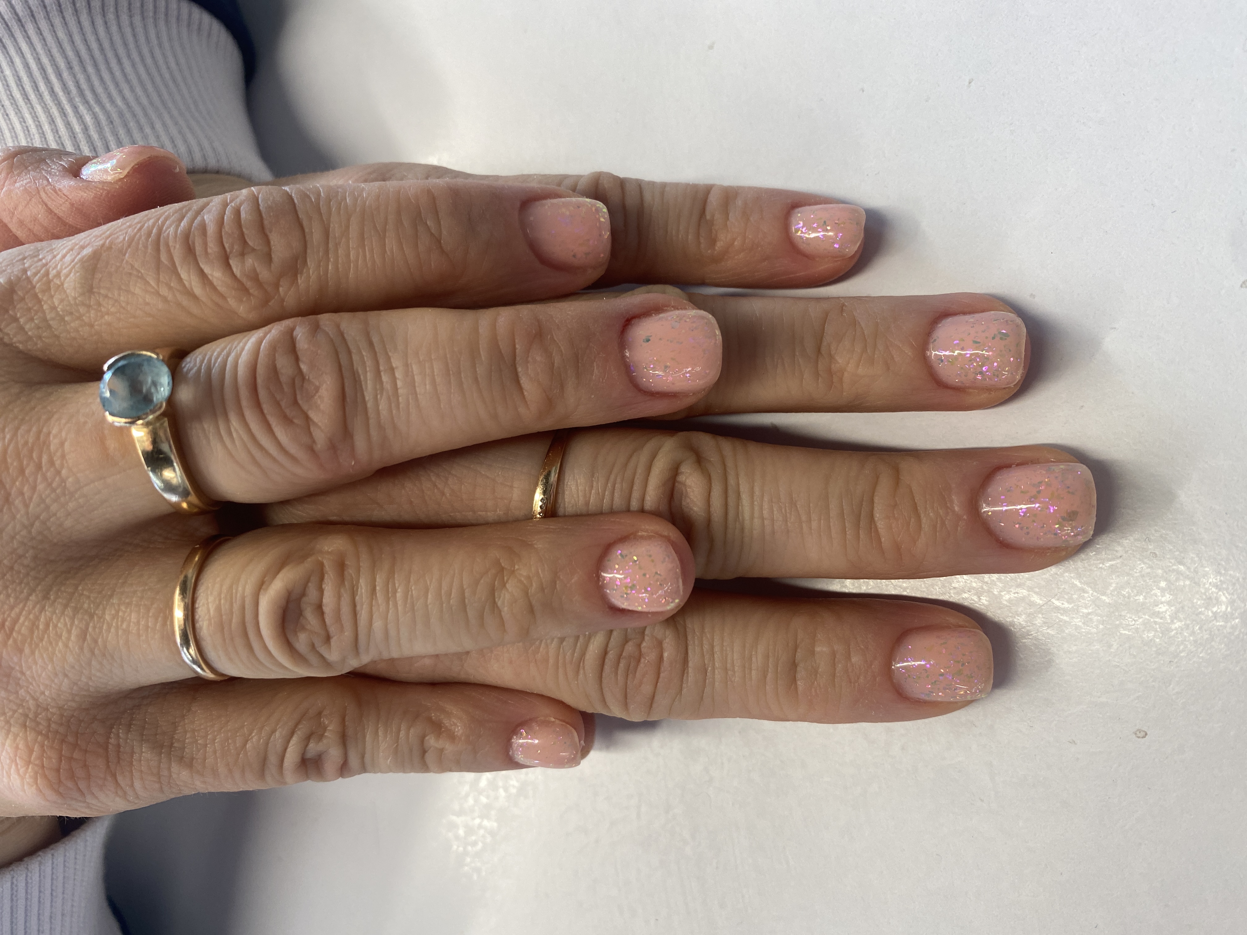 Маникюр, лак с блестками, нежный, нежно розовый, на каждый день