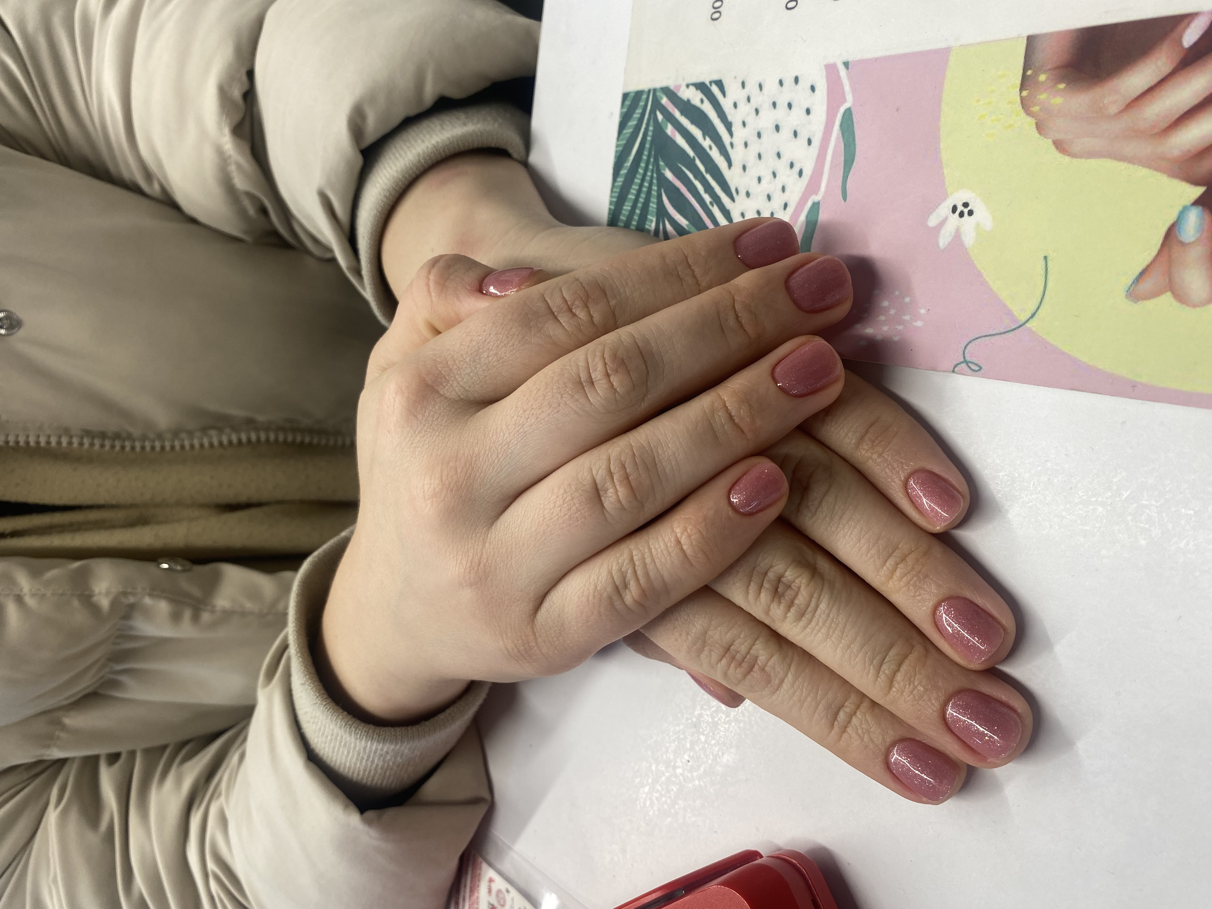 Маникюр, на каждый день, лак с блестками, однотон, пудровый, нежный