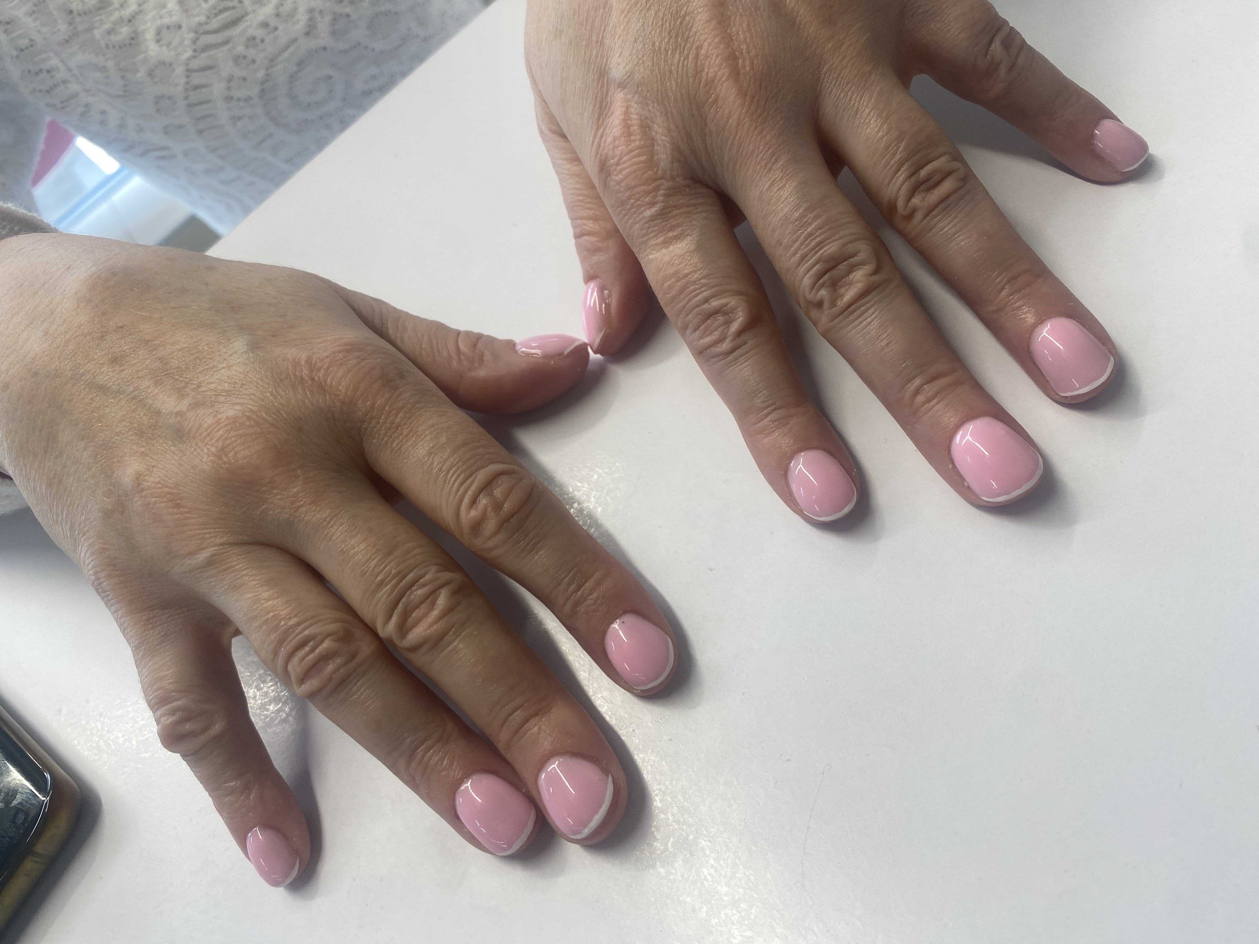 Маникюр, френч классический, дизайн, розовый, на каждый день