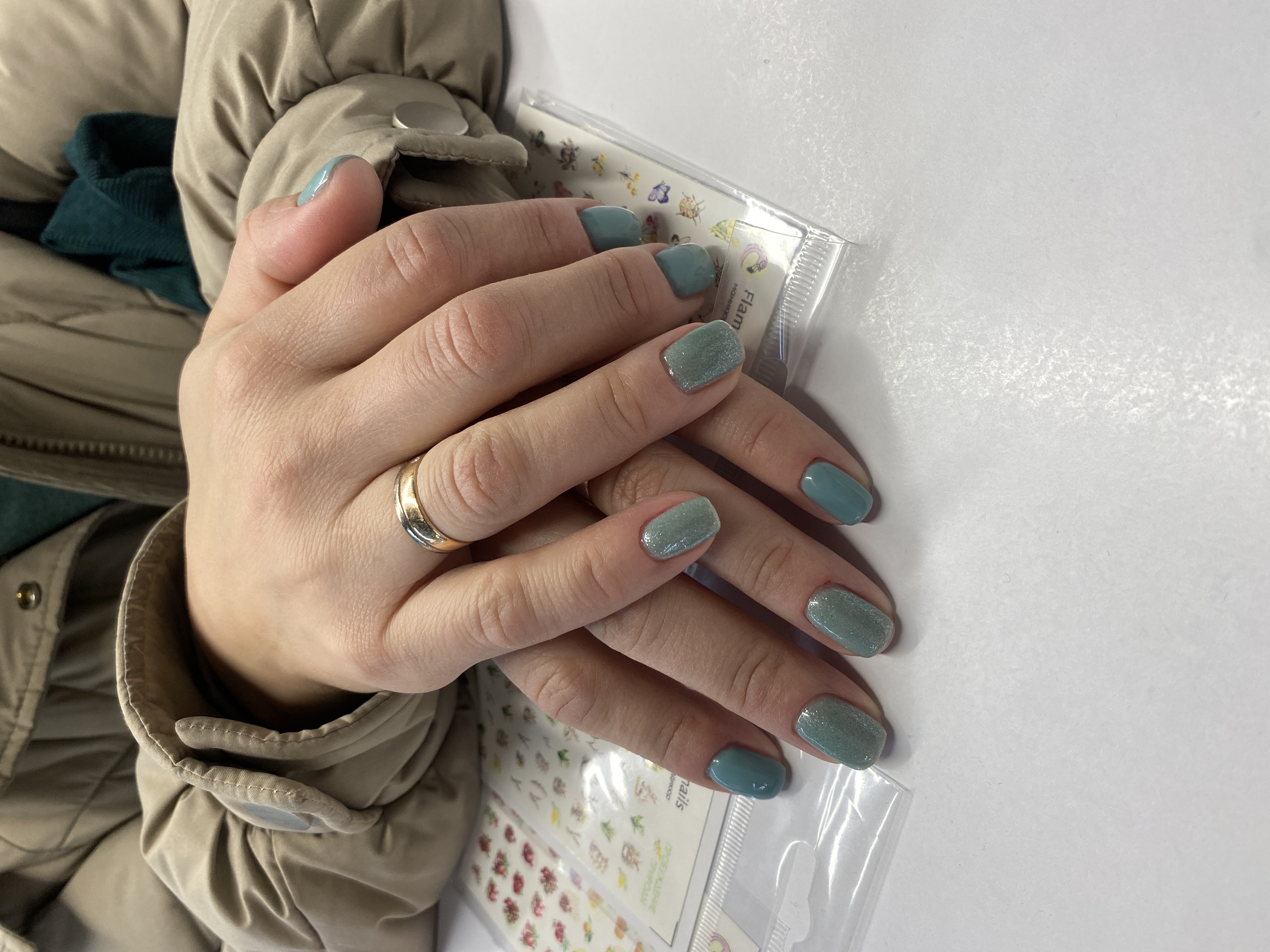 Маникюр, однотон, лак с блестками, на каждый день, бирюзовый