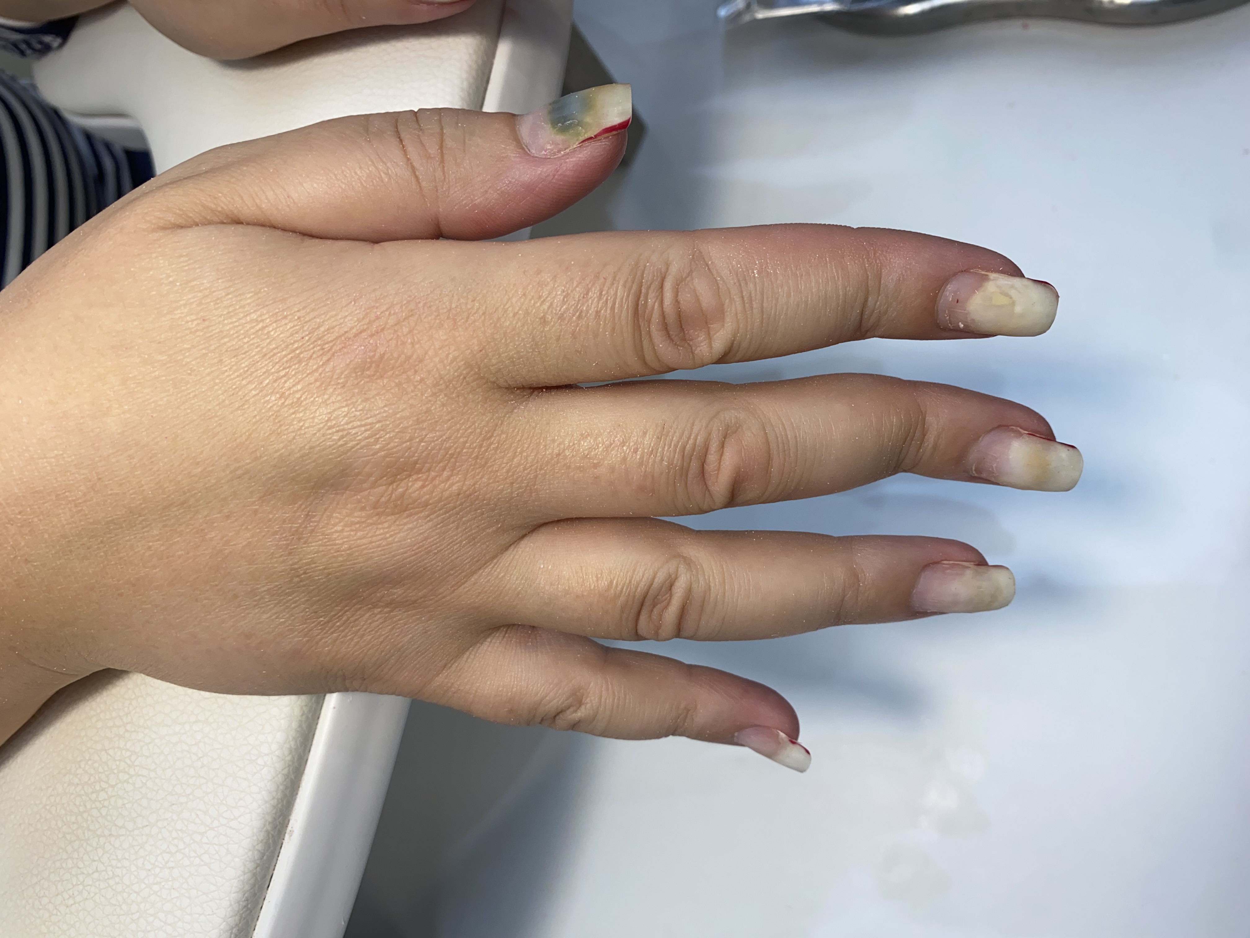 Маникюр, однотон, лак с блестками, малиновый, на каждый день