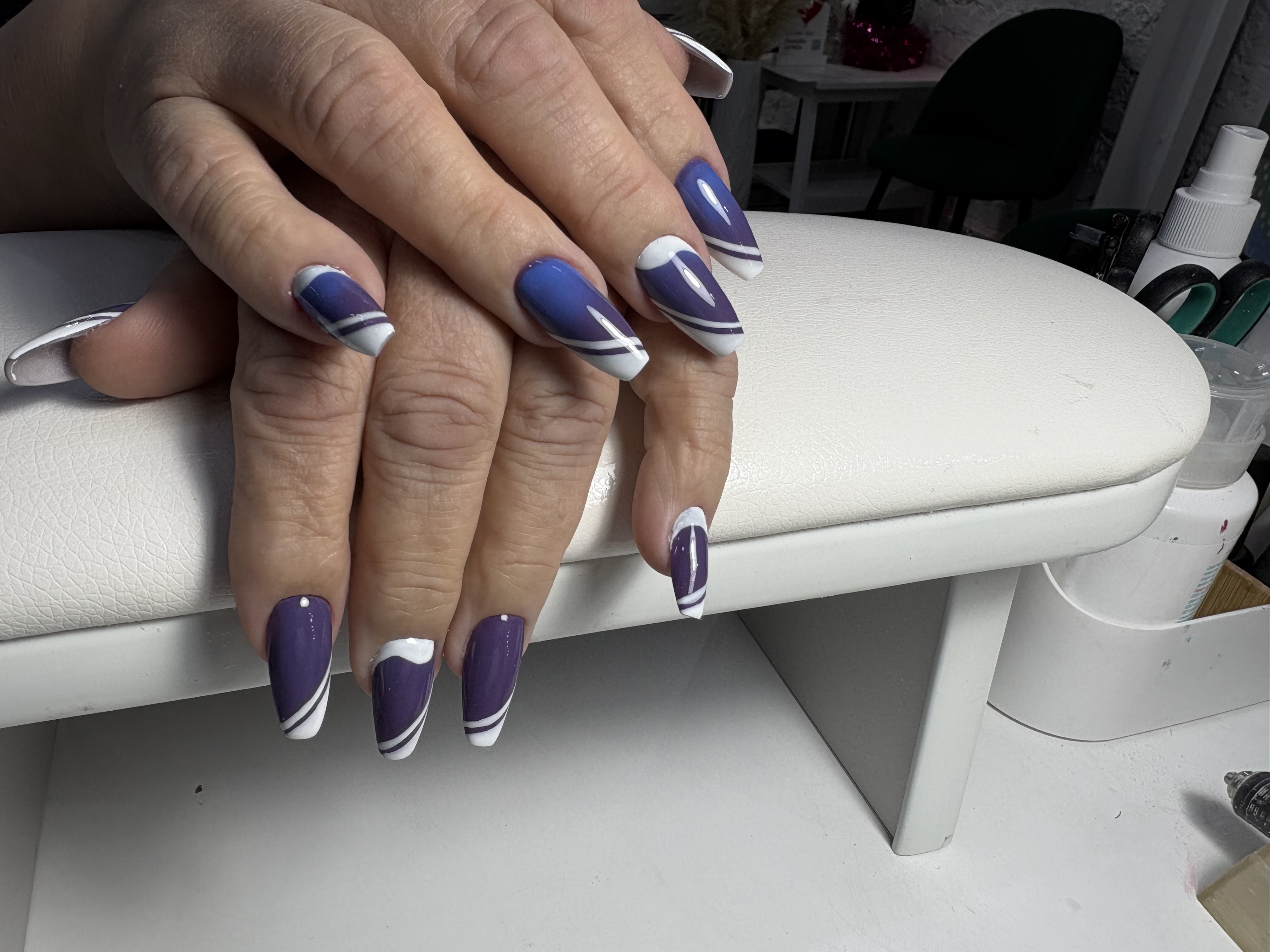 комбинированный, Маникюр, оригинальный, темносиний, дизайн, френч уголок, лунки, полоски