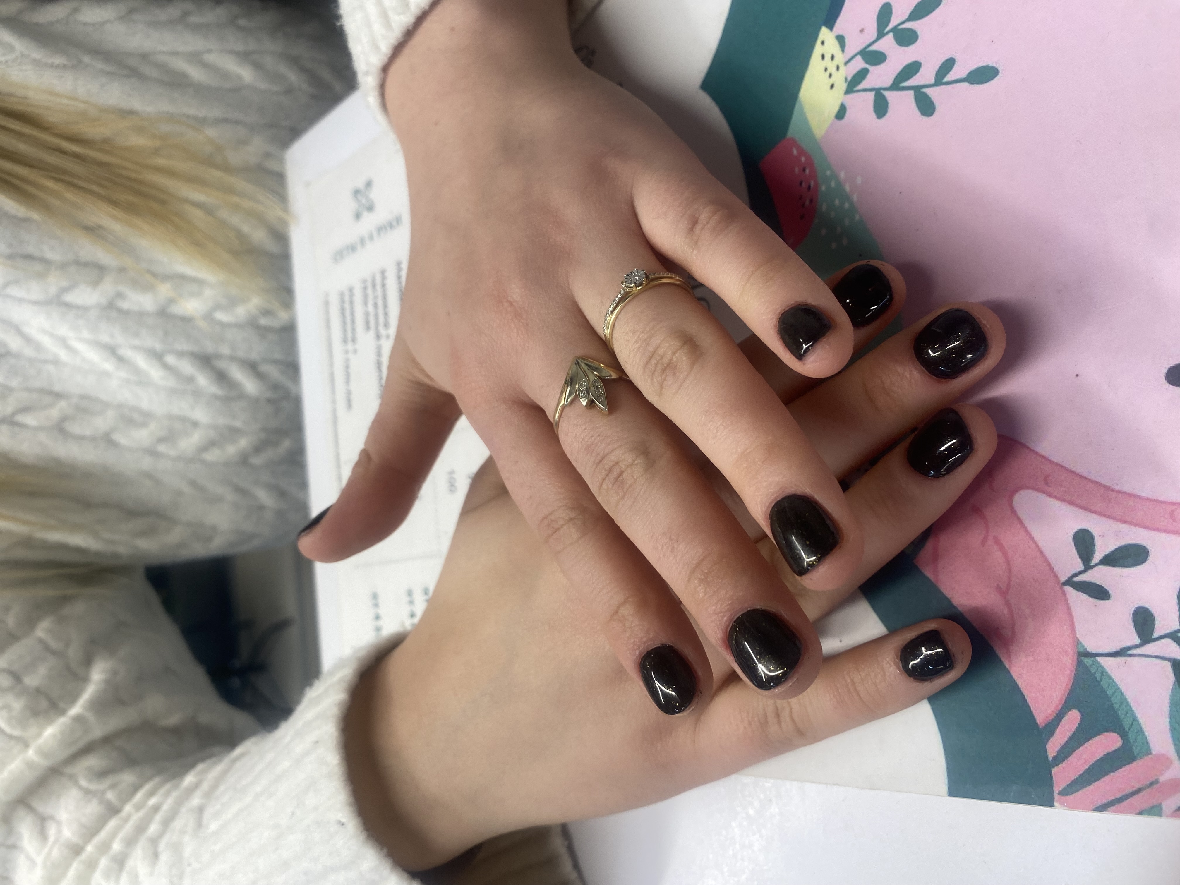 Маникюр, лак с блестками, однотон, черный, на каждый день