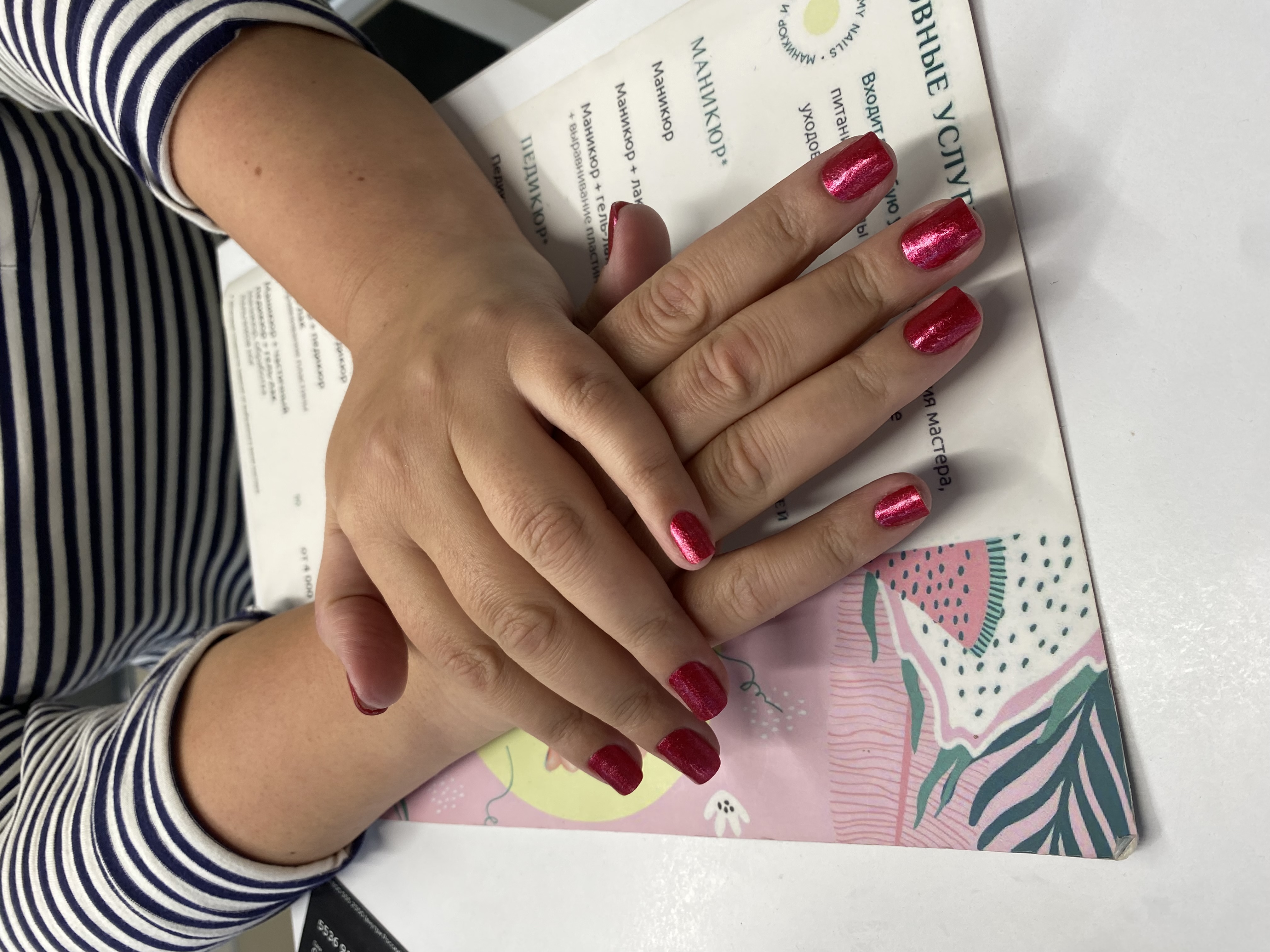 Маникюр, однотон, лак с блестками, малиновый, на каждый день