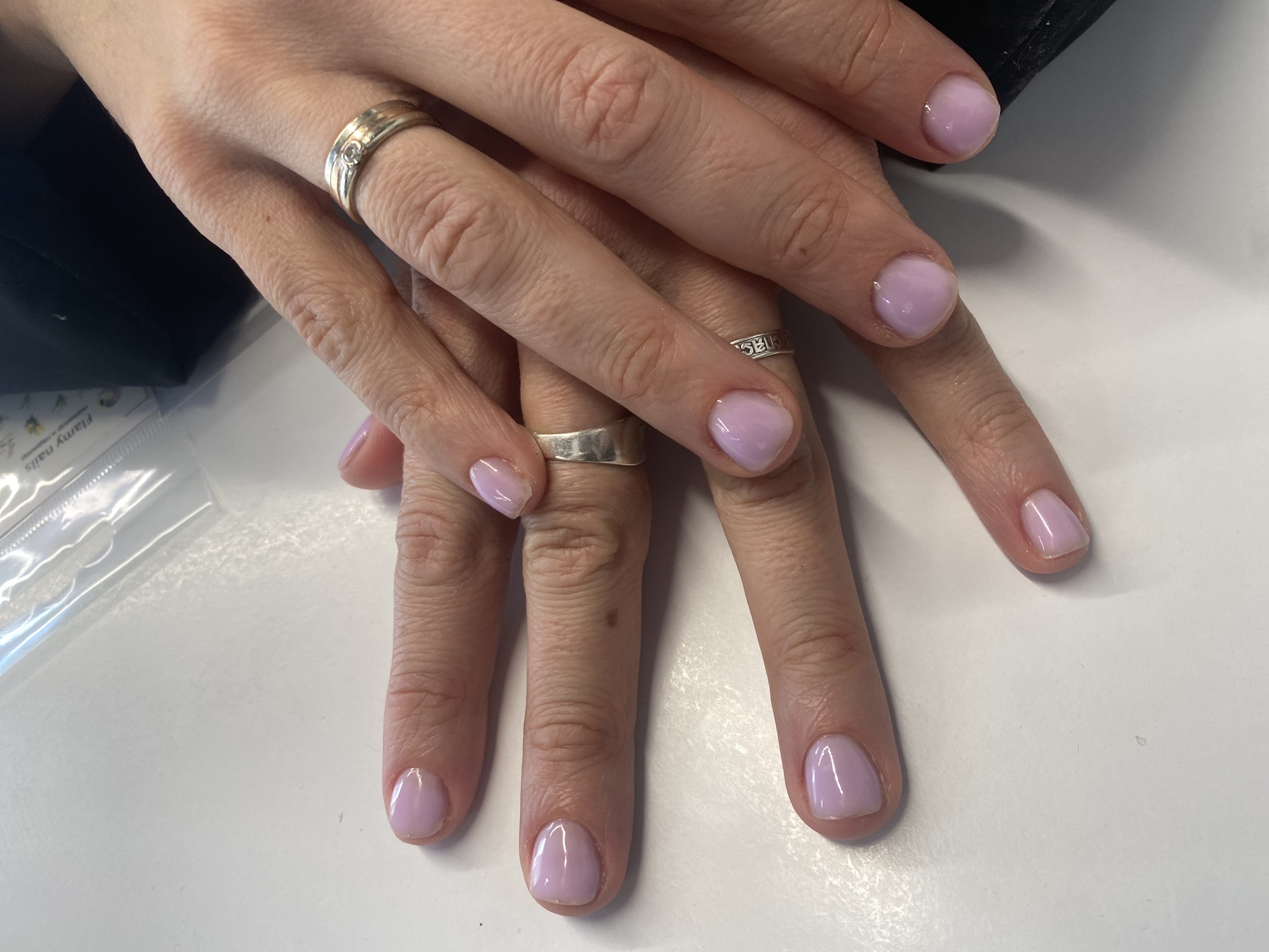 Маникюр, однотон, молочный, на каждый день