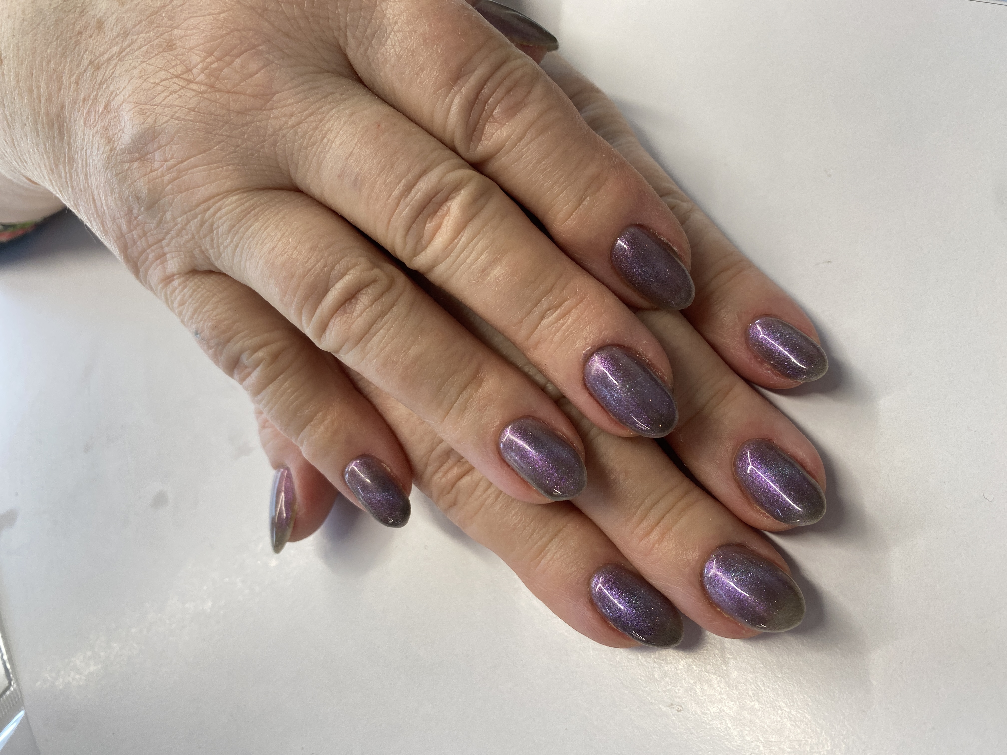 фиолетовый, Маникюр, лак с блестками, на каждый день, однотон, недостаточно обработан боковой валик