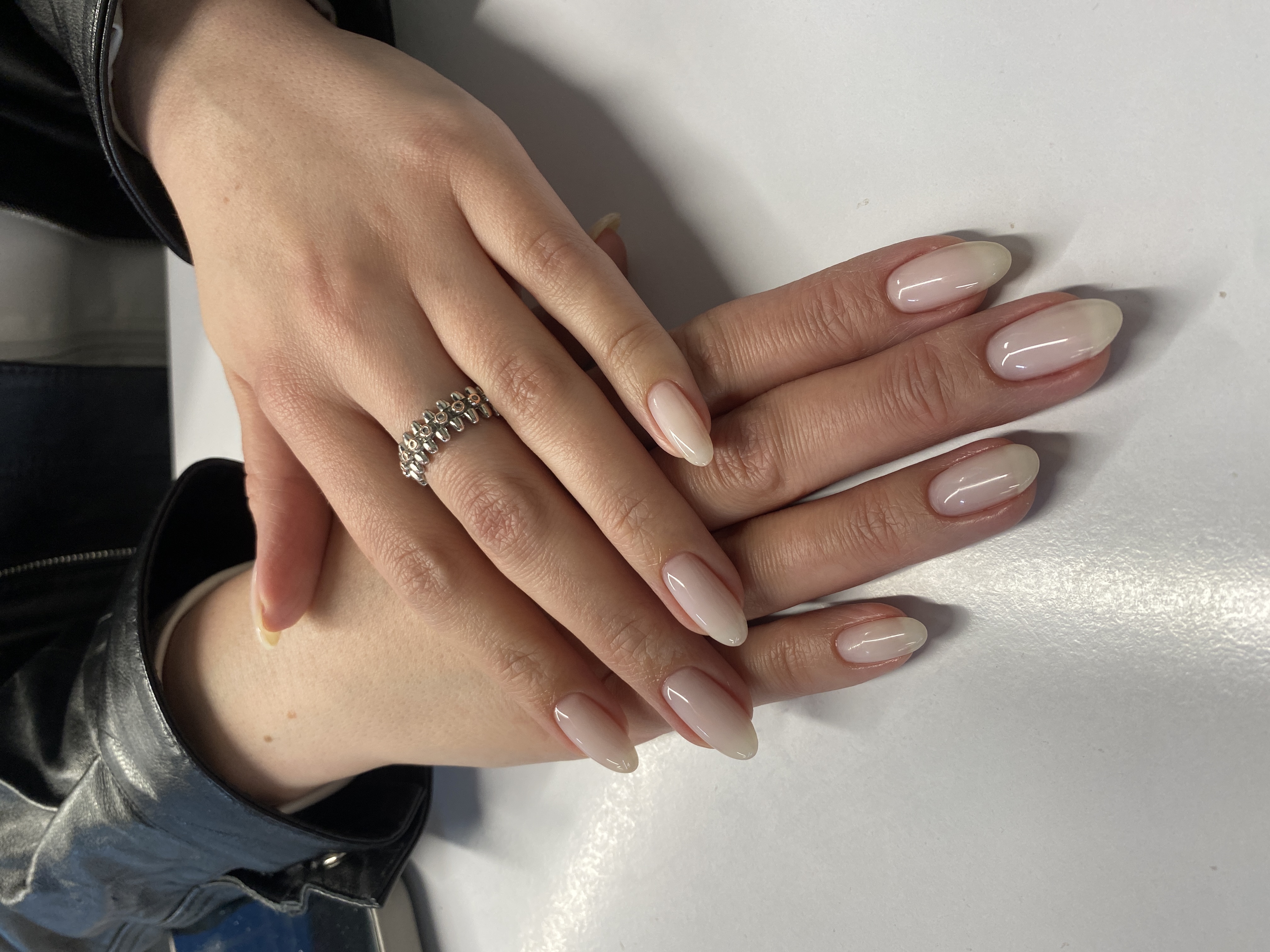 Маникюр, однотон, нюд, молочный, на каждый день