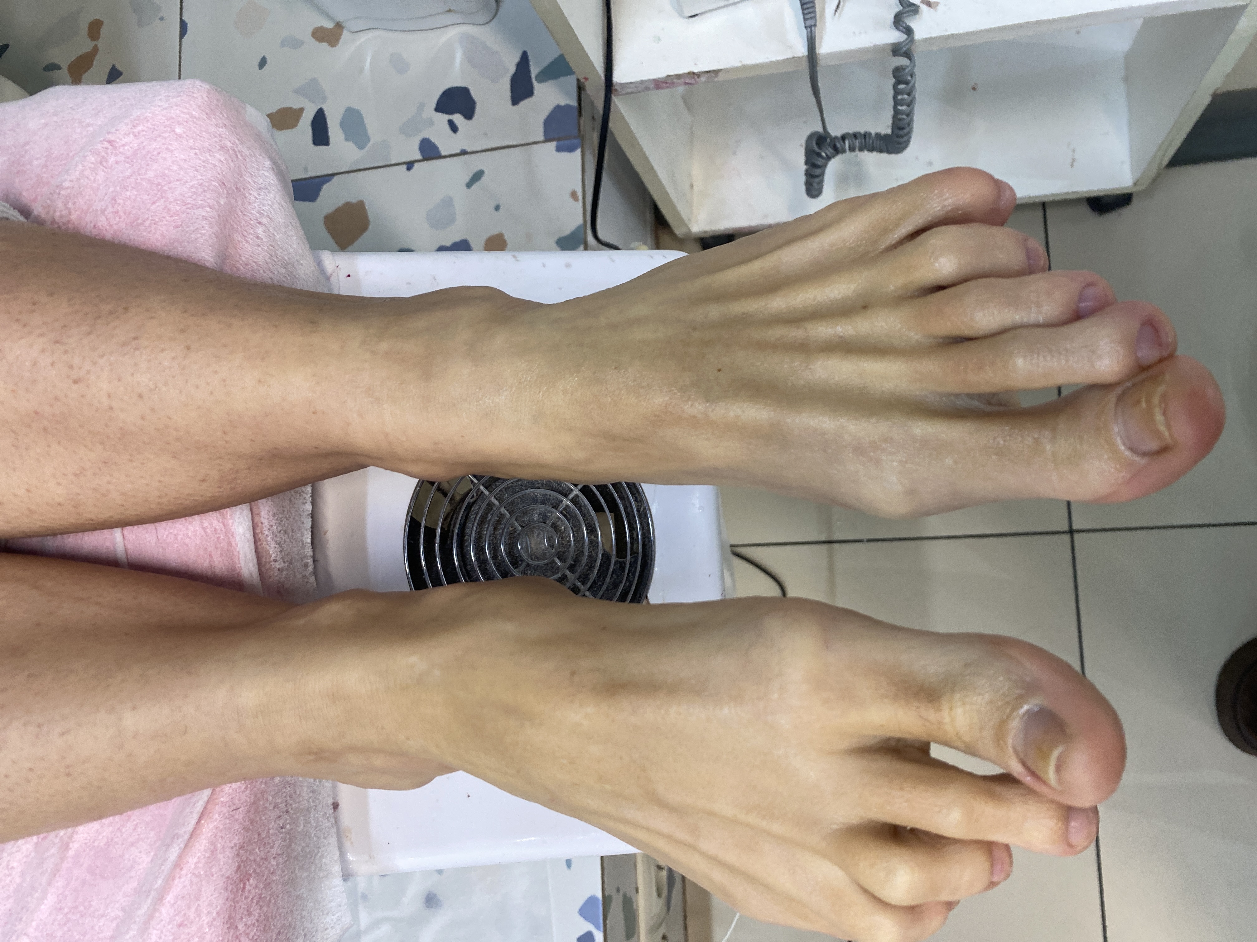 две услуги маникюр-педикюр