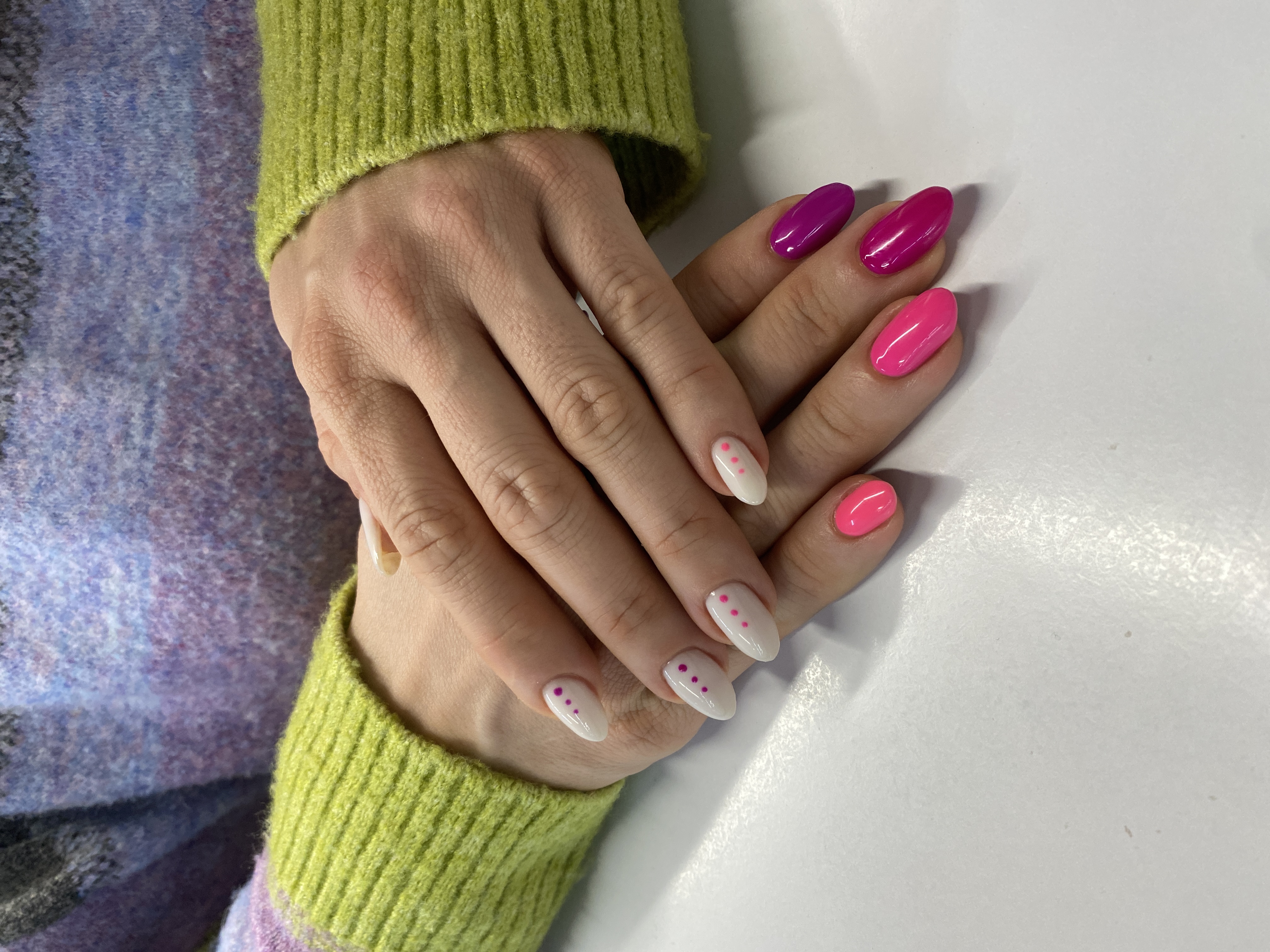 дизайн, Маникюр, разные цвета, точки, минимализм, на каждый день, комбинированный