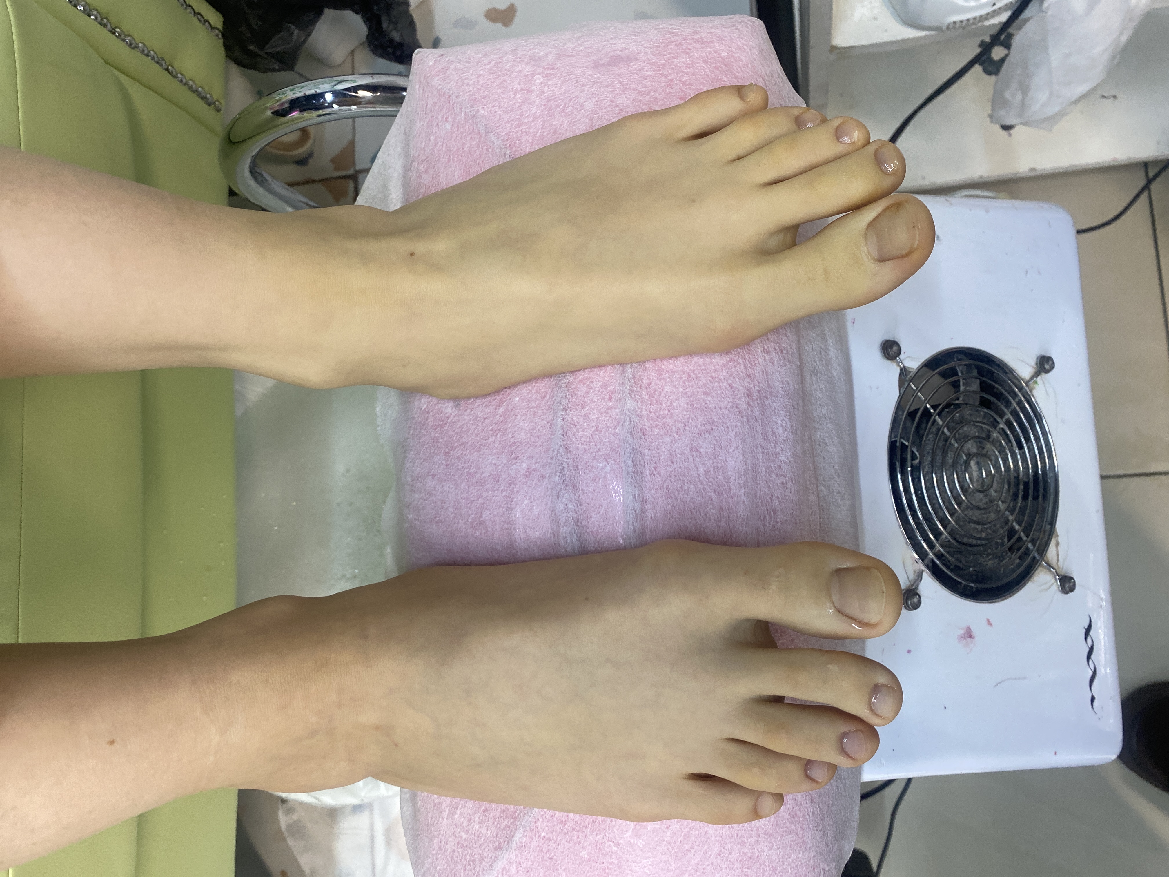 две услуги маникюр-педикюр