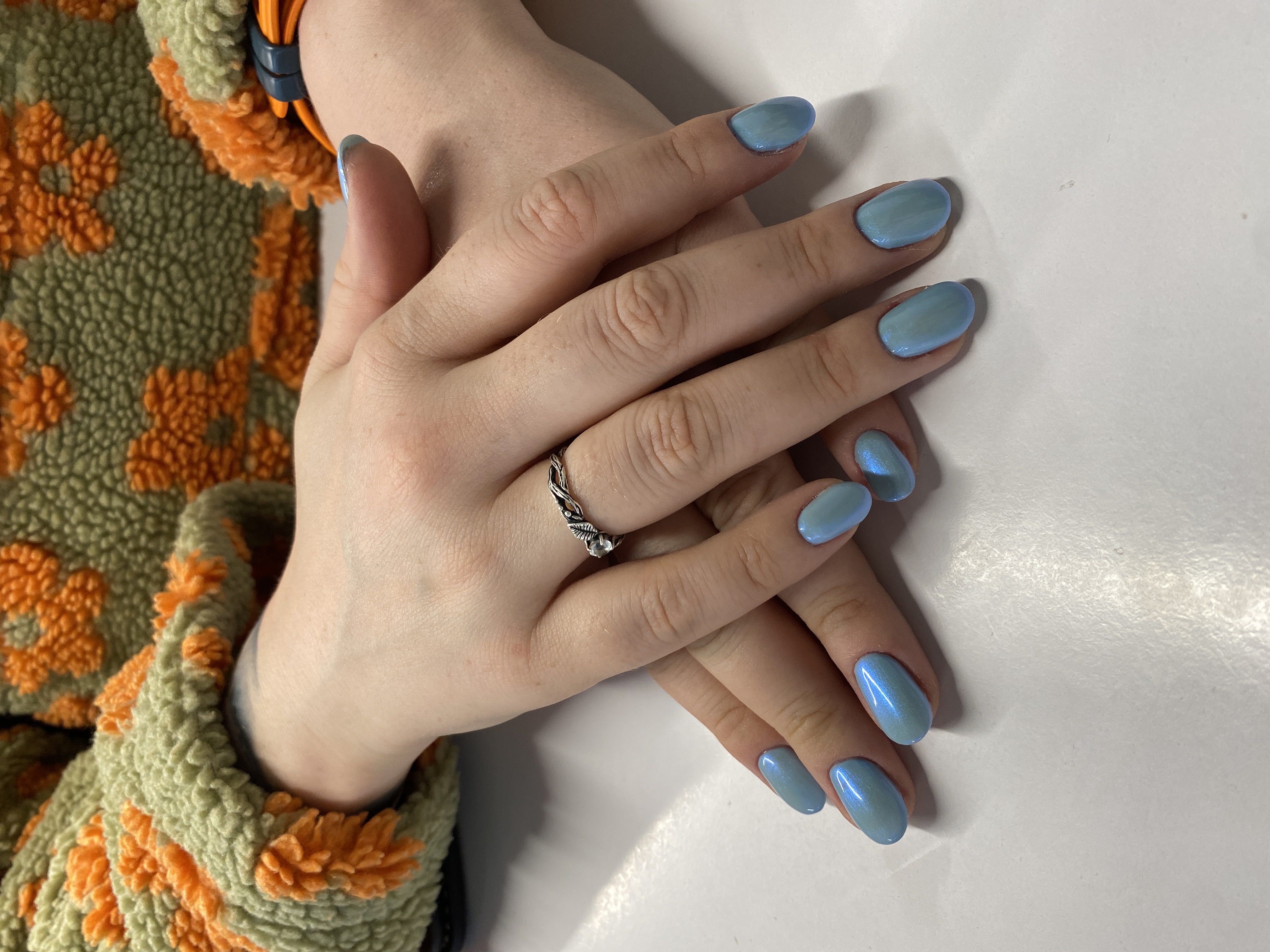 Маникюр, нюд, на каждый день, однотон, лак с блестками, голубой