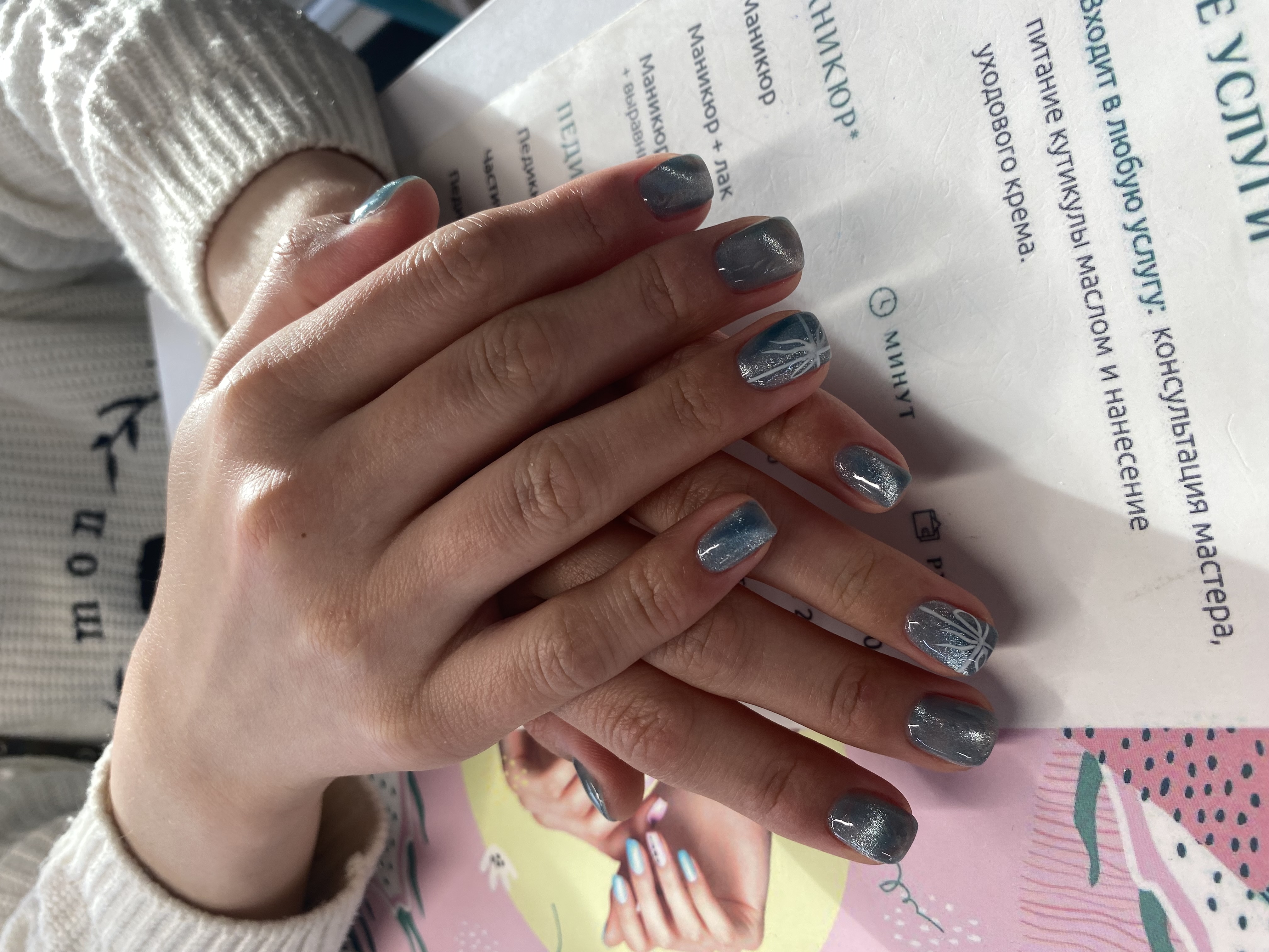 Маникюр, сероголубой, дизайн, снежинка, кошачий глаз, праздничный, нежный