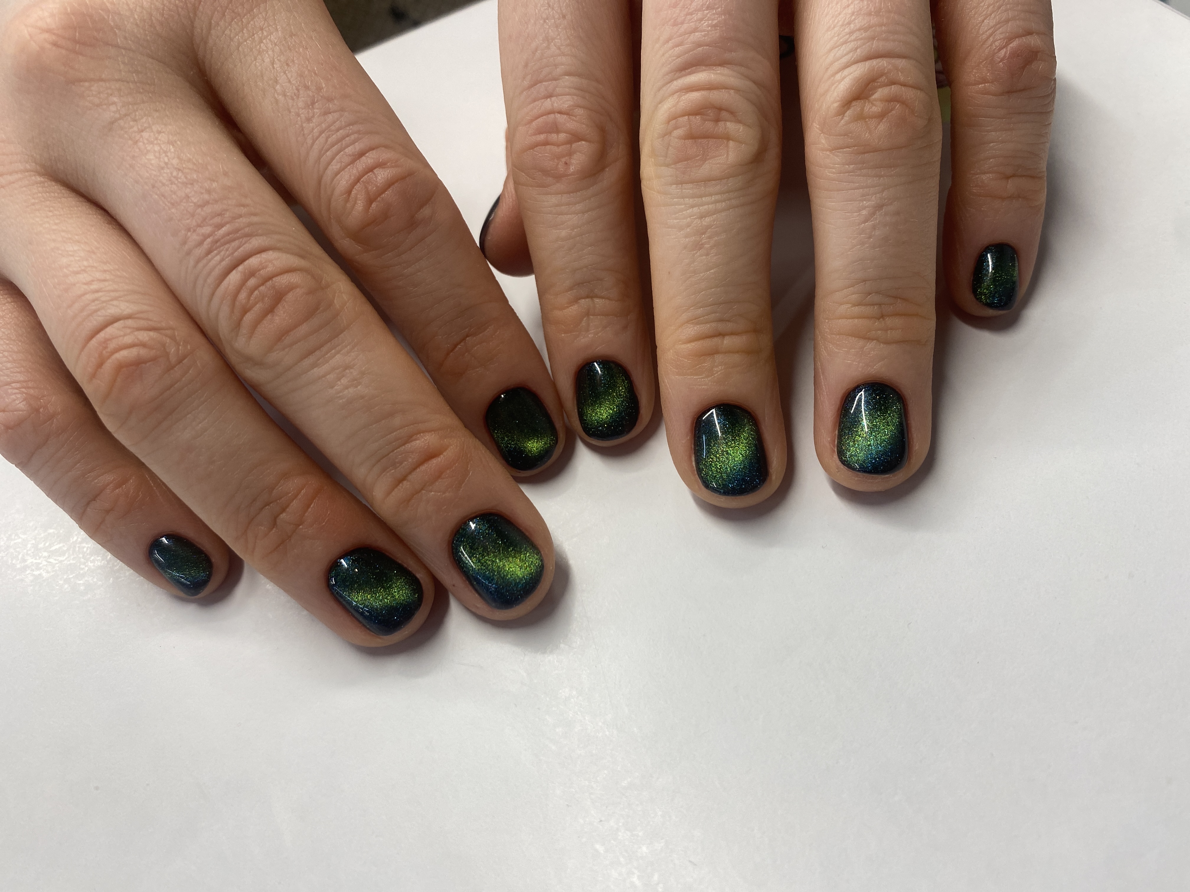 Маникюр, кошачий глаз, изумруд, на каждый день
