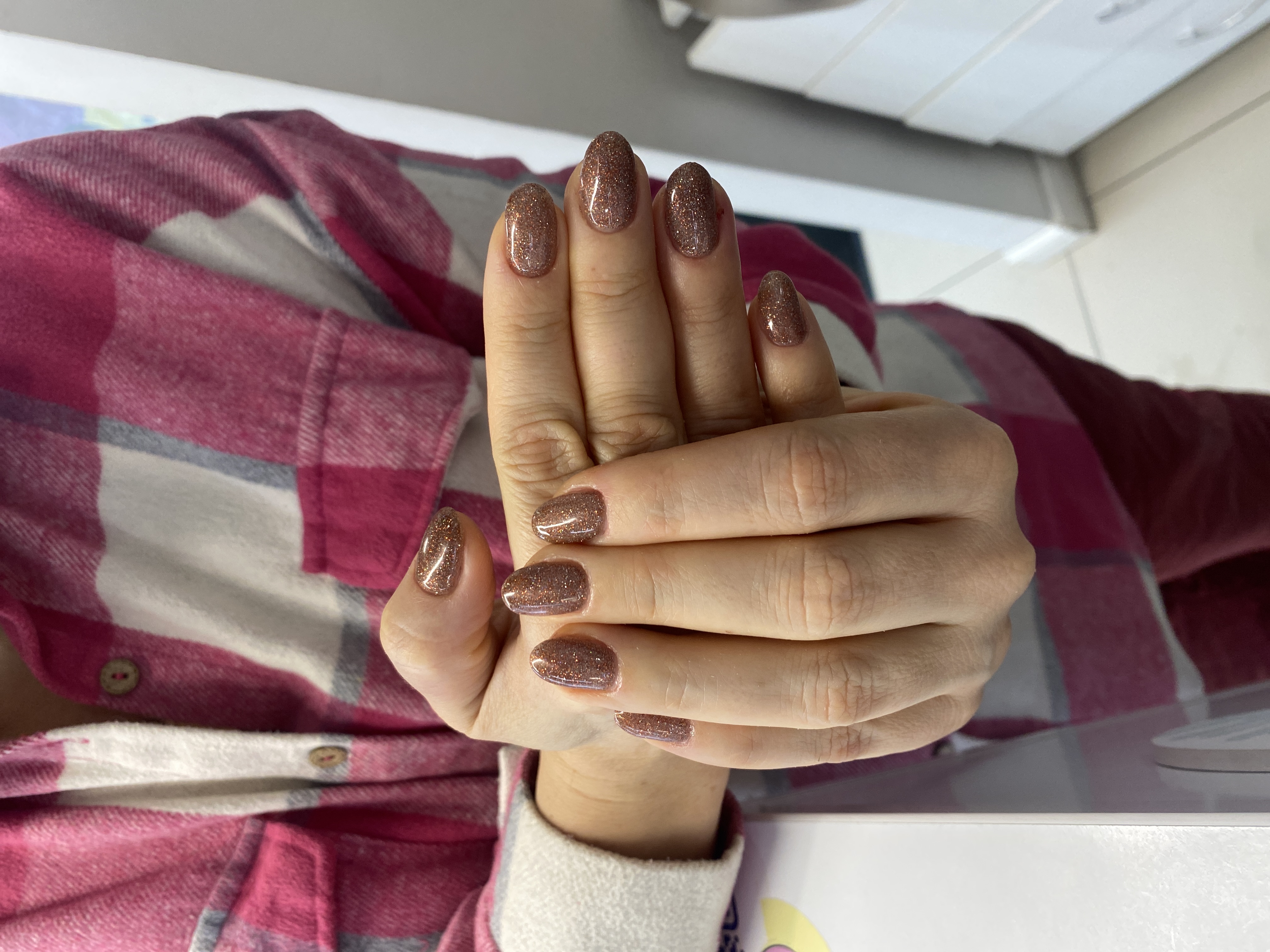 Маникюр, лак с блестками, бежевый, на каждый день, однотон