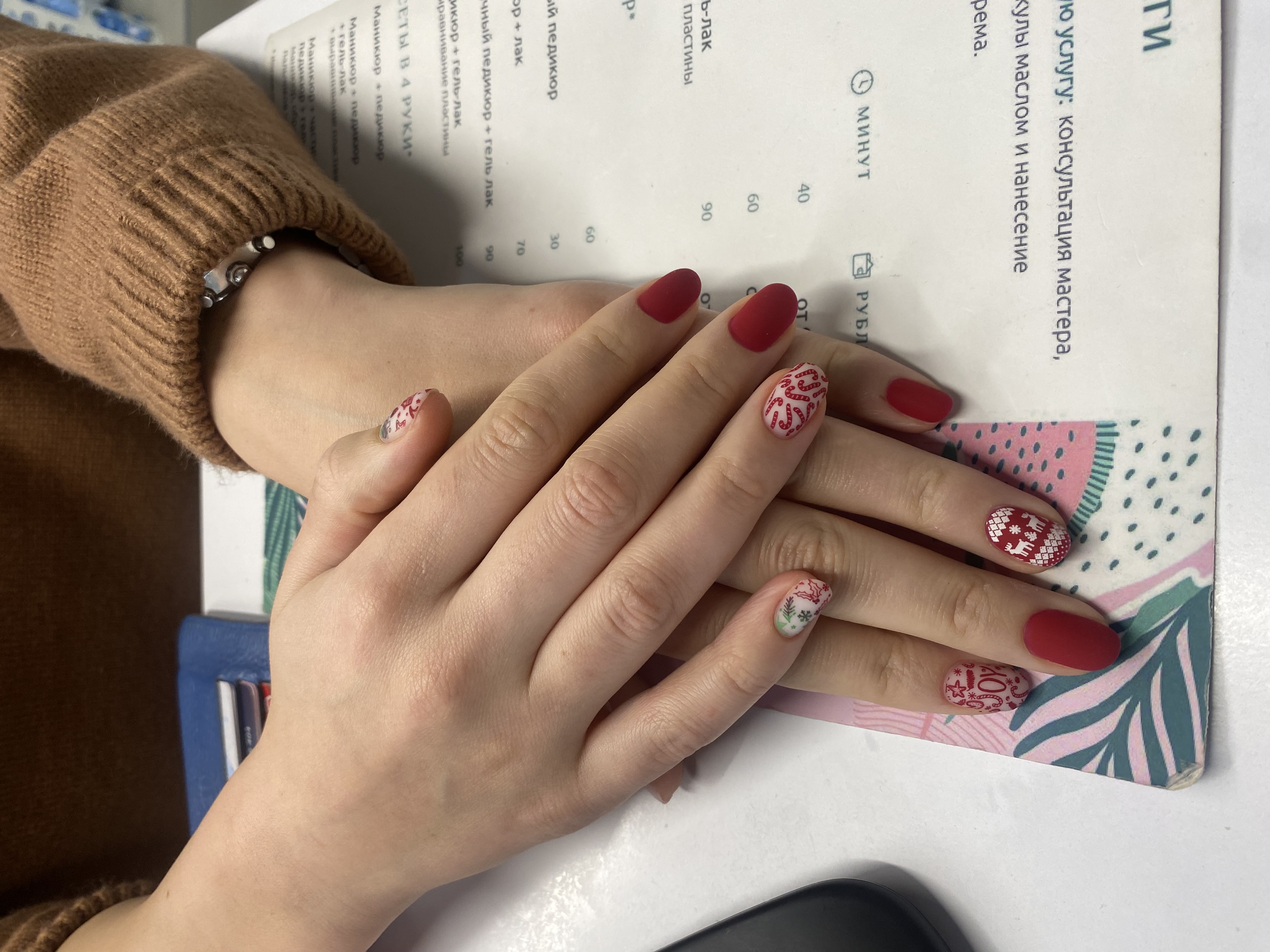 Маникюр, новогодний, дизайн, бордовый, комбинированный, Стемпинг, орнамент, карамельная трость, олень