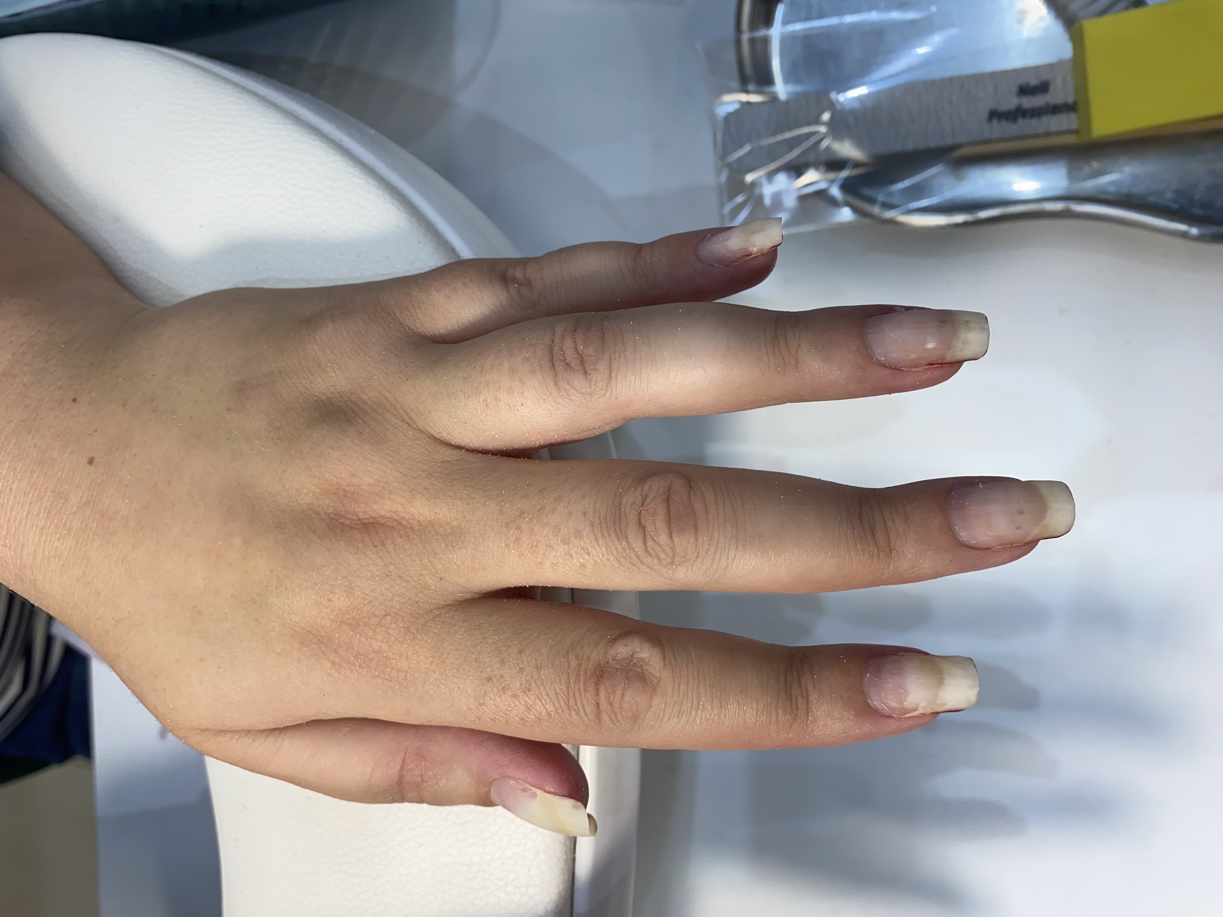 Маникюр, однотон, лак с блестками, малиновый, на каждый день