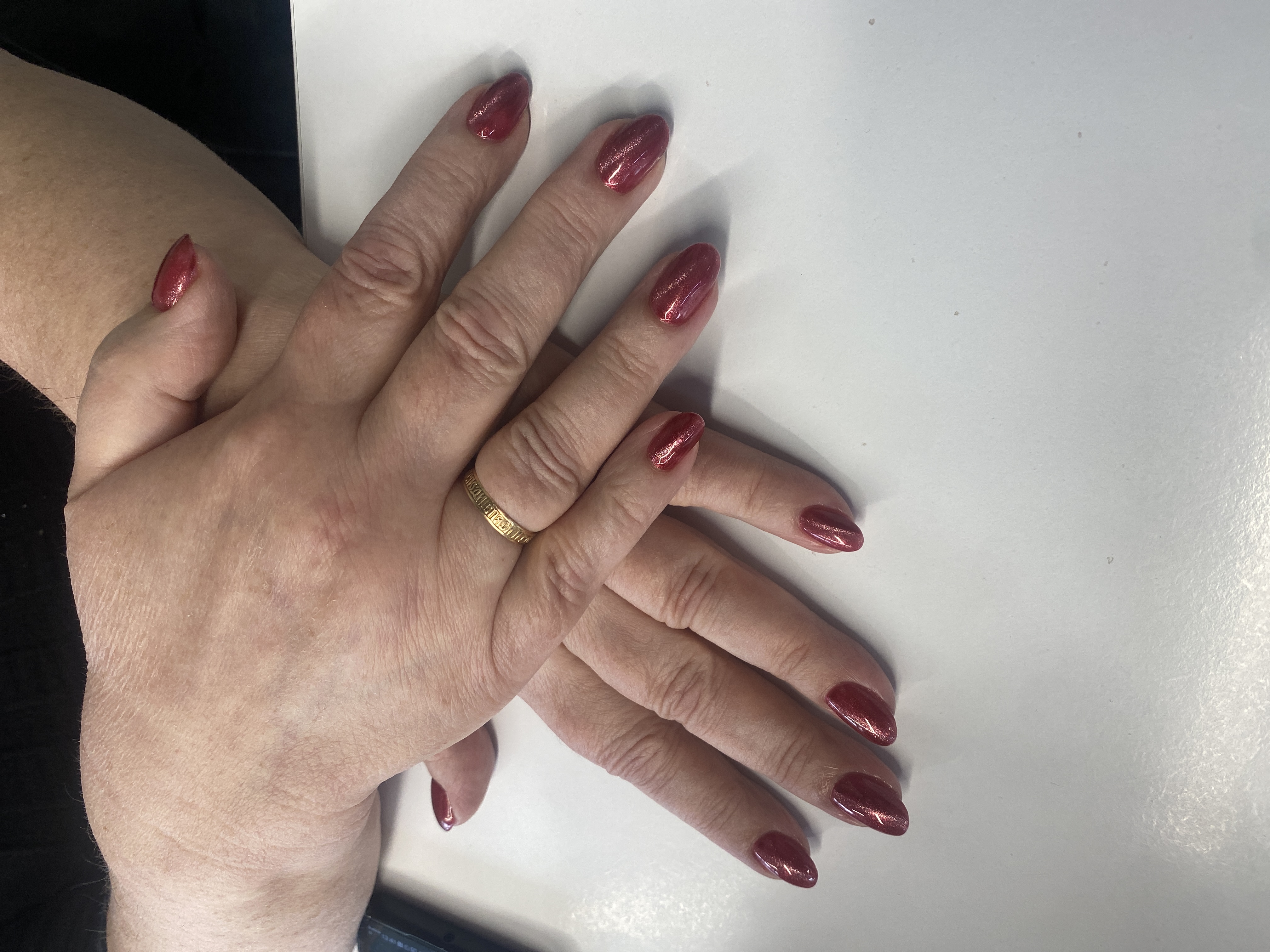 Маникюр, кошачий глаз, однотон, винный, на каждый день