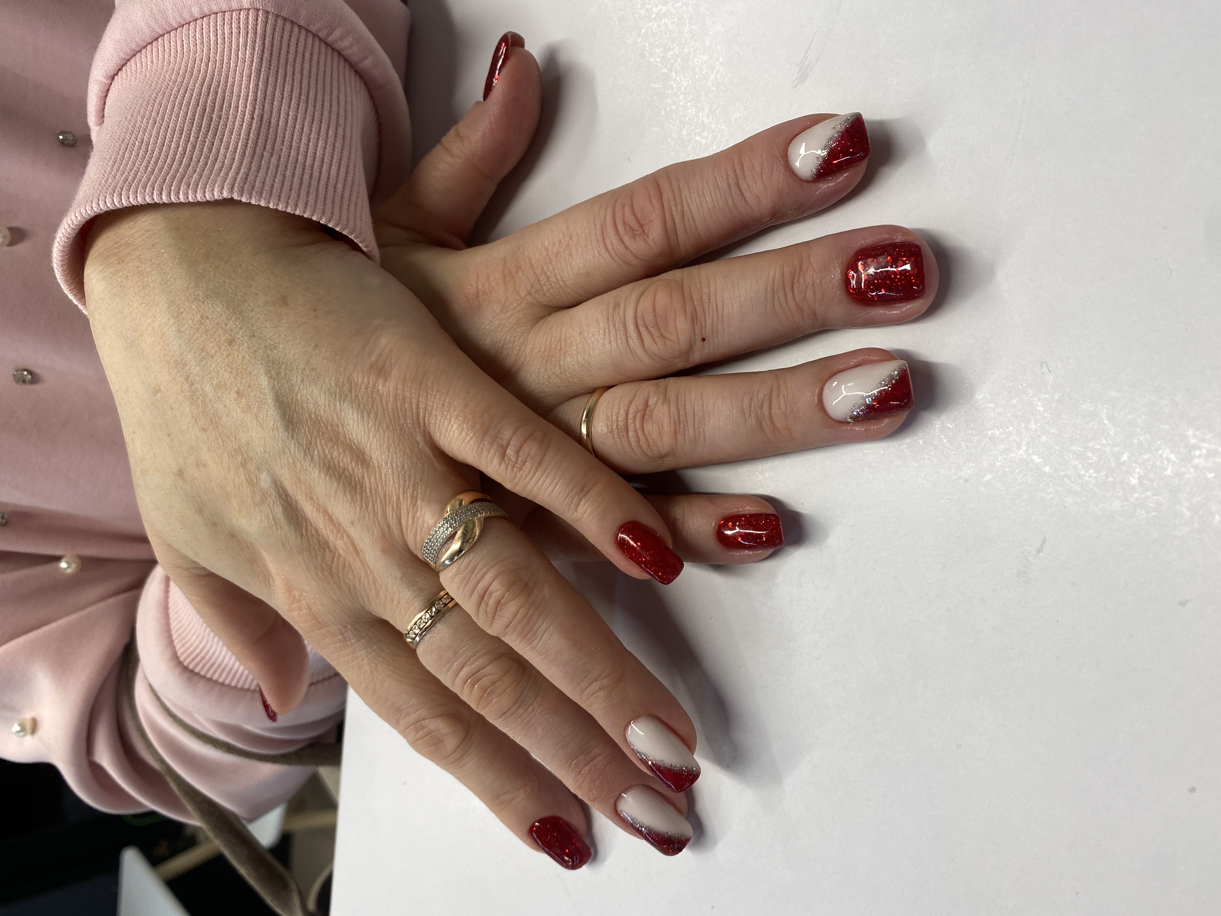 бордовый, лак с блестками, комбинированный, Маникюр, дизайн, блестки, геометрия, разная длинна, праздничный