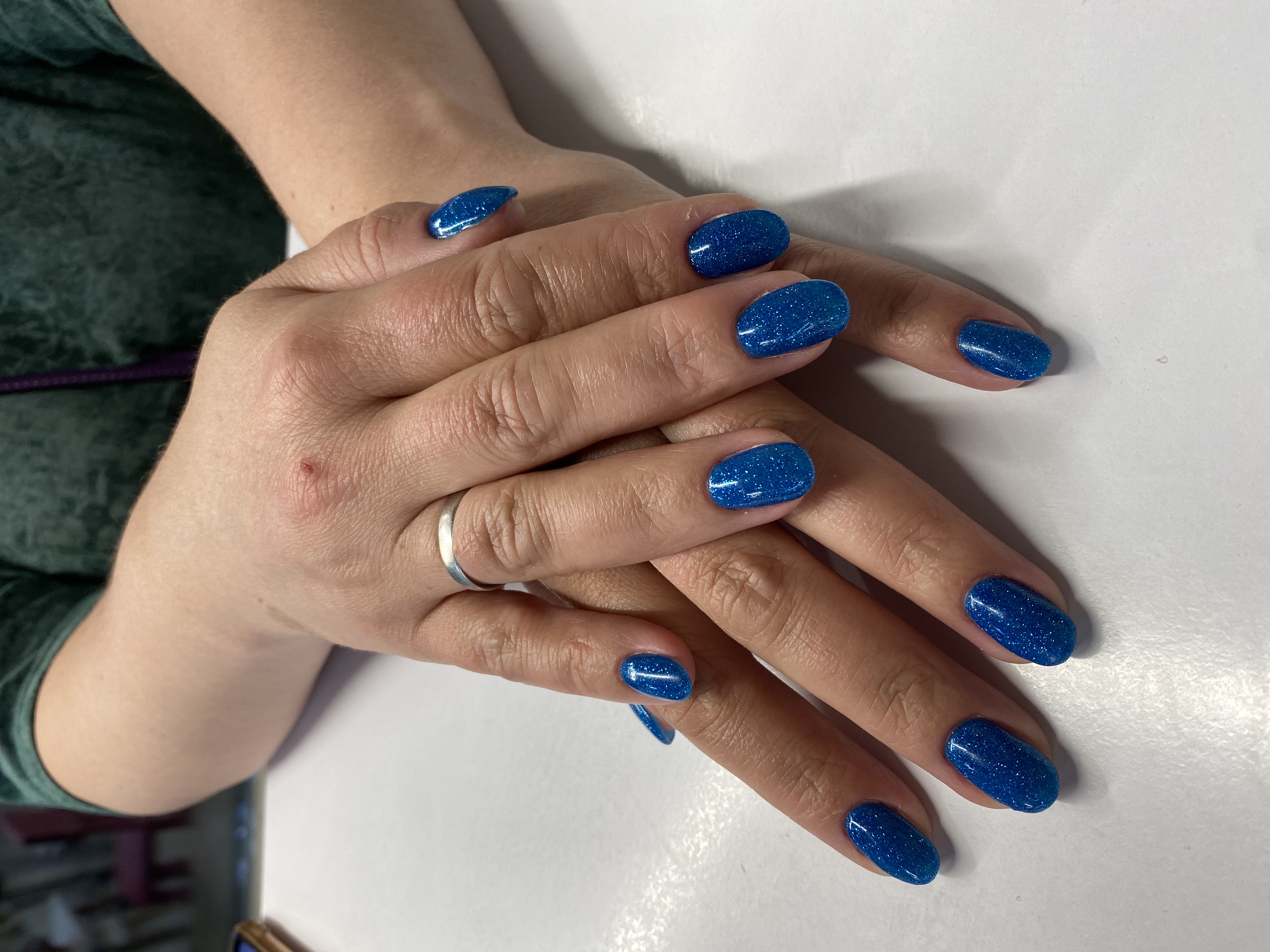 Маникюр, лак с блестками, однотон, синий, на каждый день