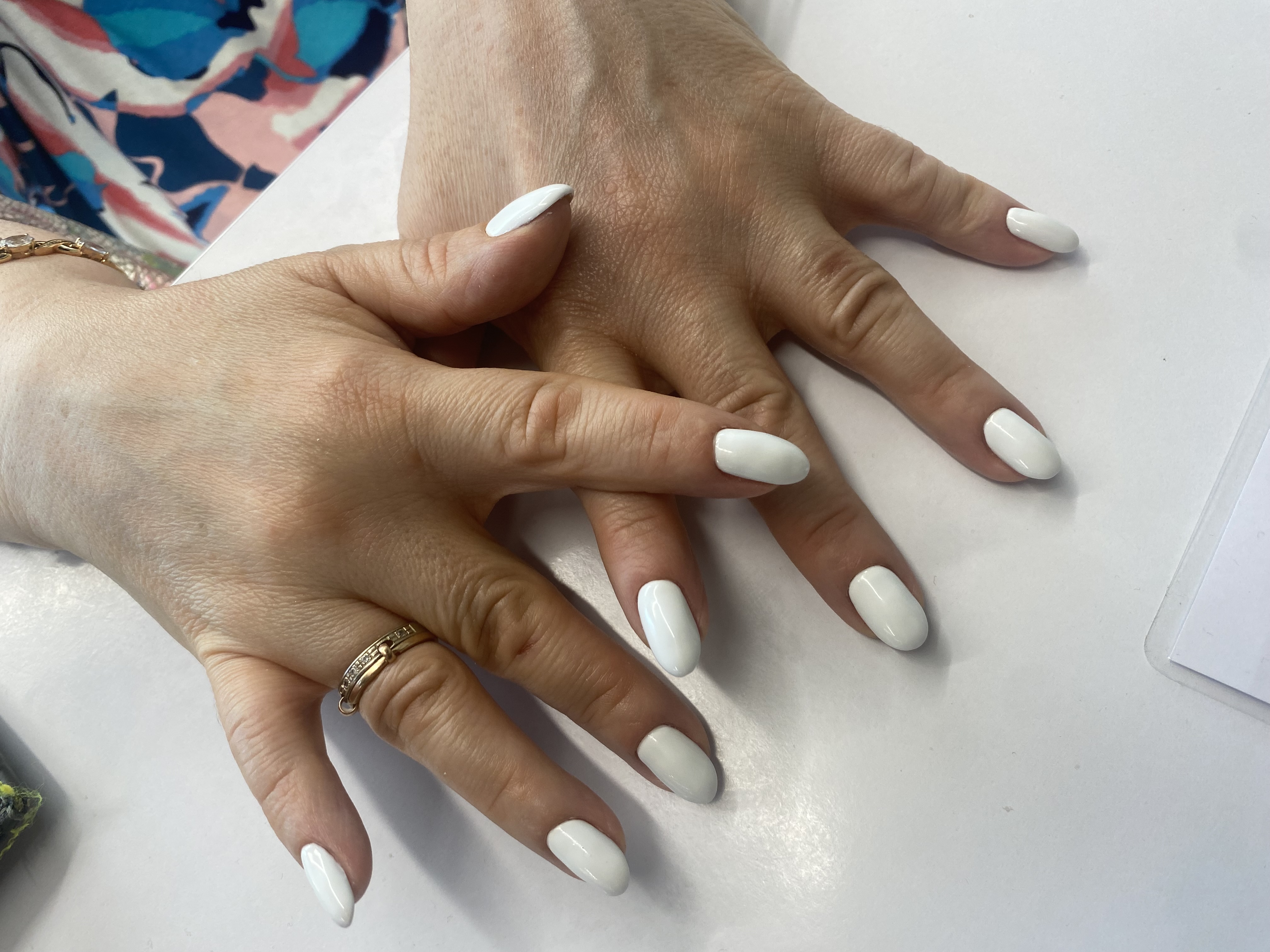 два разных маникюра