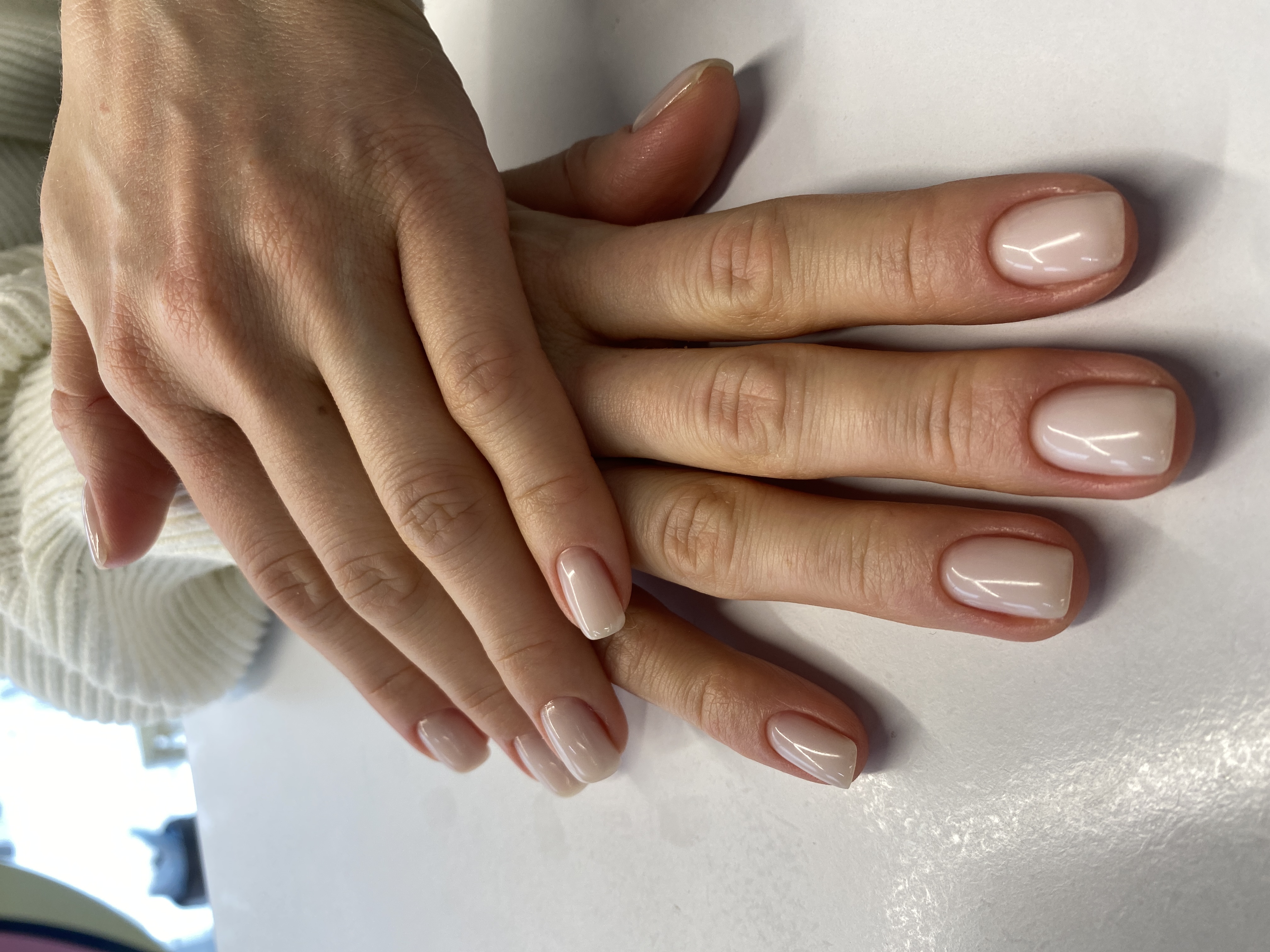 Маникюр, однотон, молочный, на каждый день