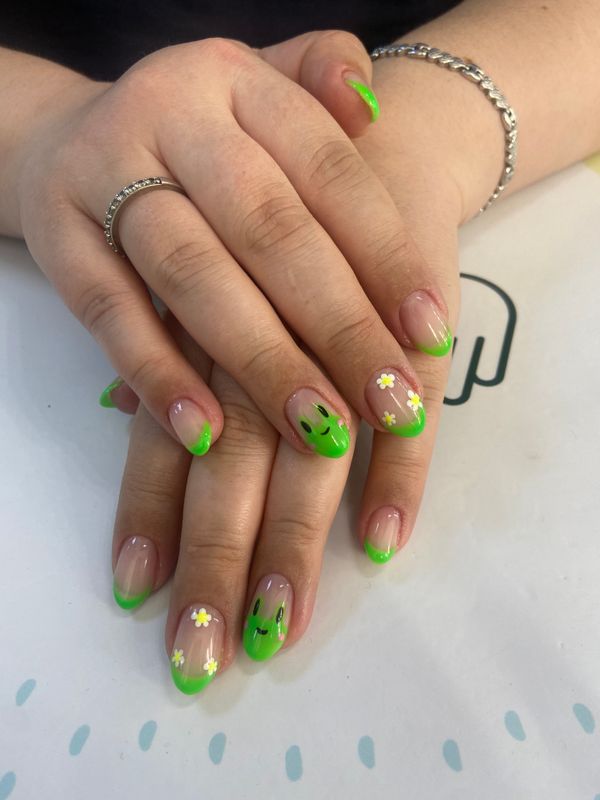 Маникюр, зеленый, глянцевый, комбинированный, дизайн, весенний, рисунок, лягушки, френч, ромашка