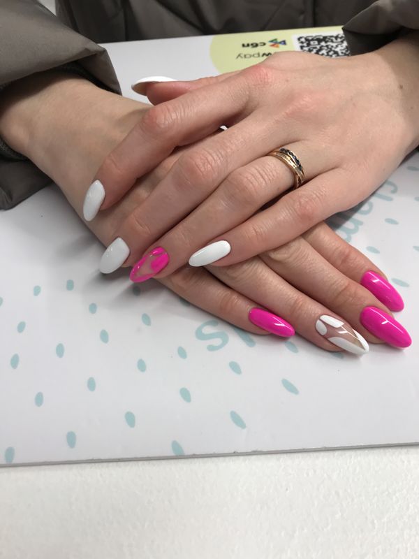 Маникюр, фуксия, глянцевый, комбинированный, дизайн, френч уголок, лунки, минимализм