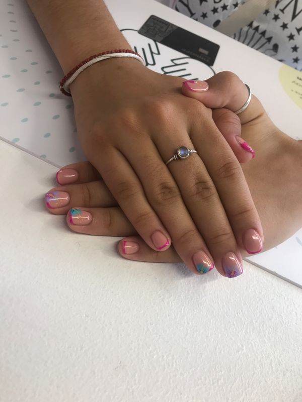 Маникюр, бежевый, комбинированный, на каждый день, глянцевый, дизайн, френч, цветы