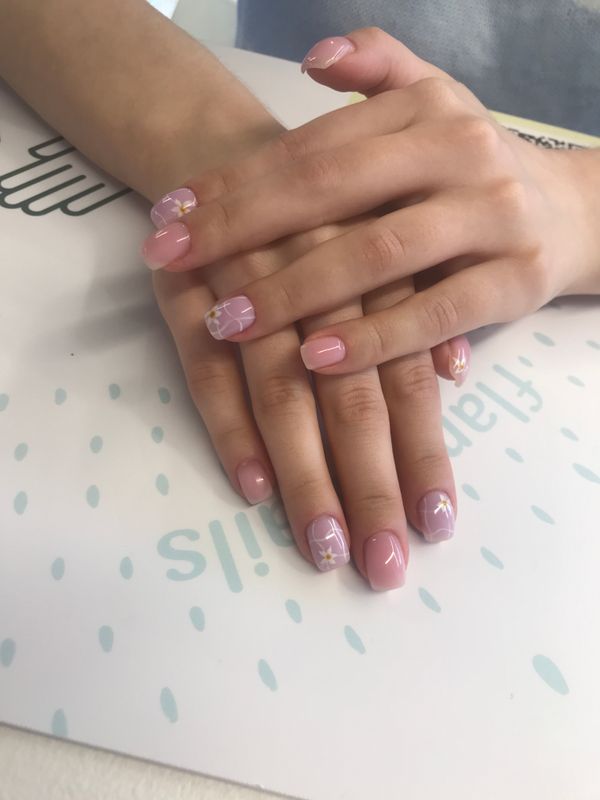 Маникюр, розовый, глянцевый, комбинированный, дизайн, рисунок, цветы, линии, нежный