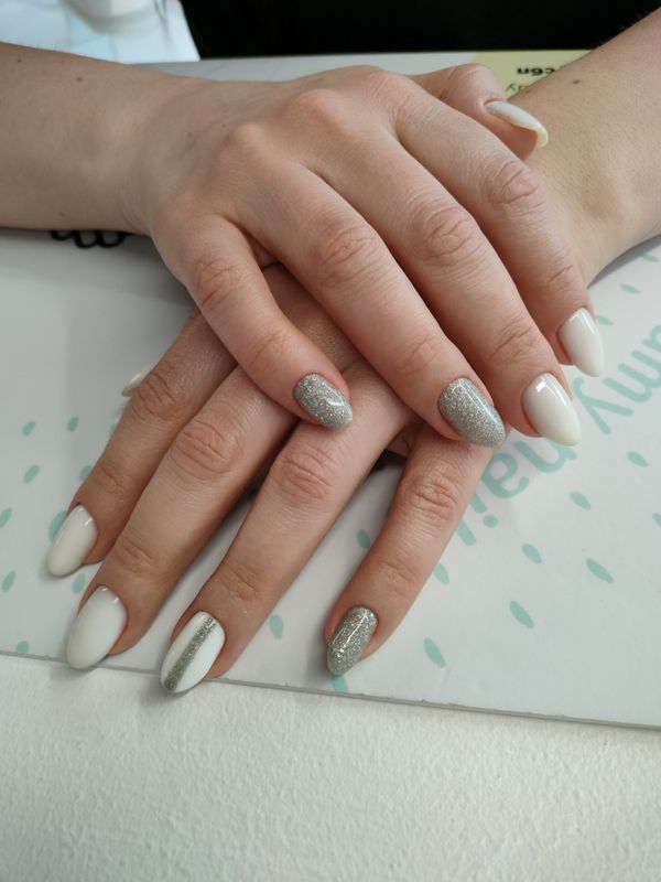 Маникюр, белый, глянцевый, комбинированный, шиммер, дизайн, блестки, линии, геометрия, минимализм