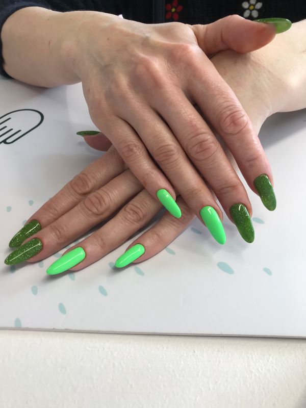 Маникюр, зеленый, глянцевый, комбинированный, лак с блестками