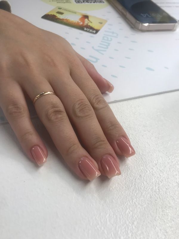 Маникюр, натуральный, на каждый день, глянцевый, нюд, однотон